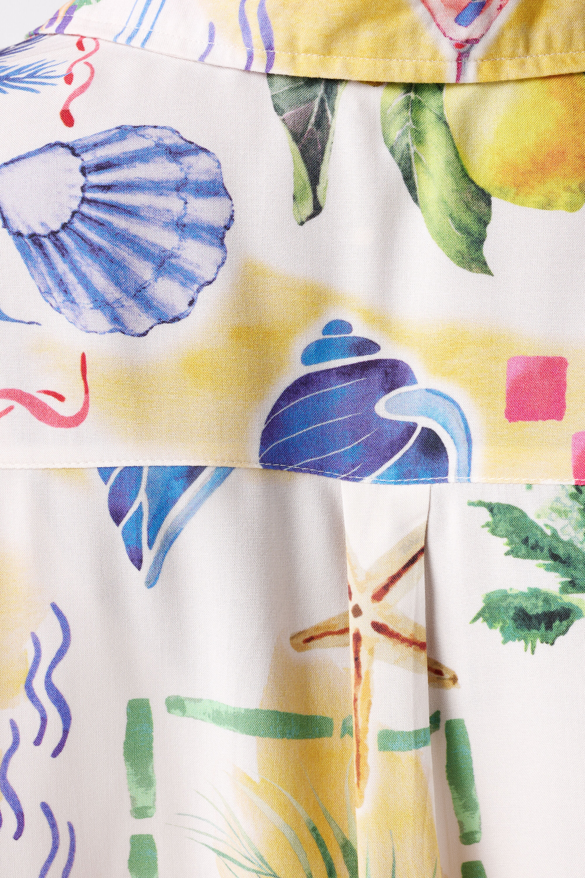 Bluse mit tropischem Print image number 6