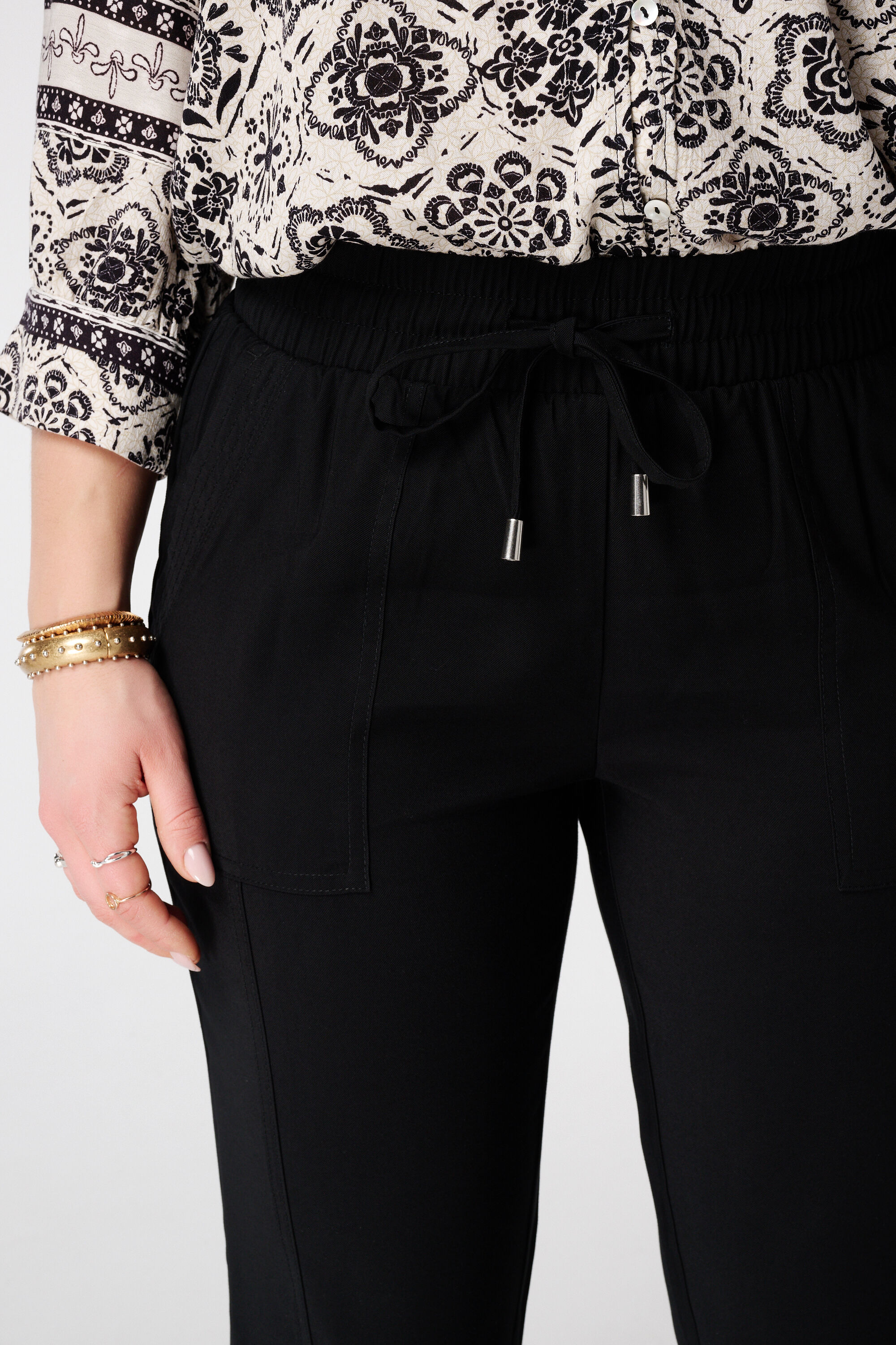 Hose mit elastischem Bund image number 4