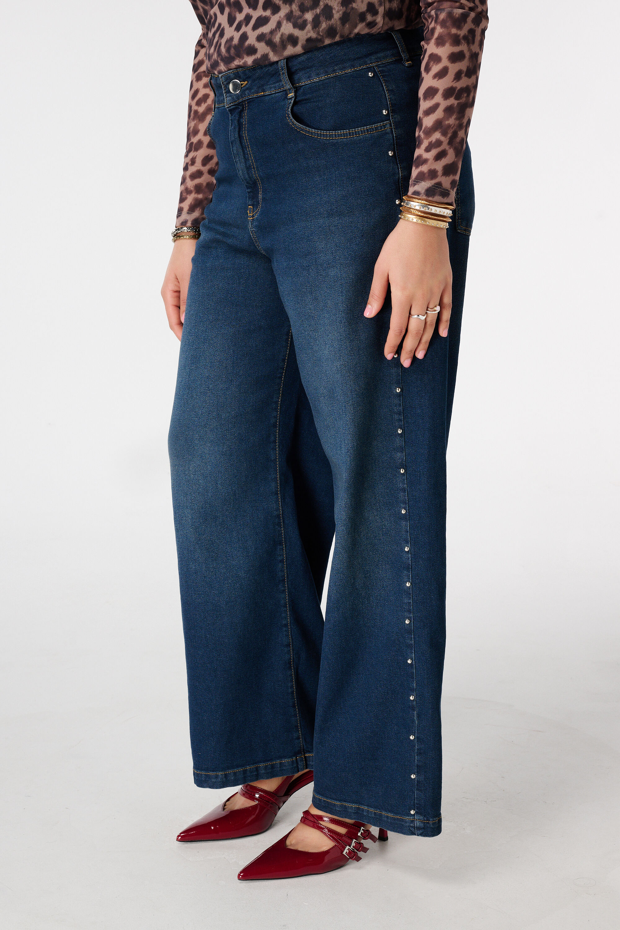 Wide Leg Jeans mit Nieten image number 5
