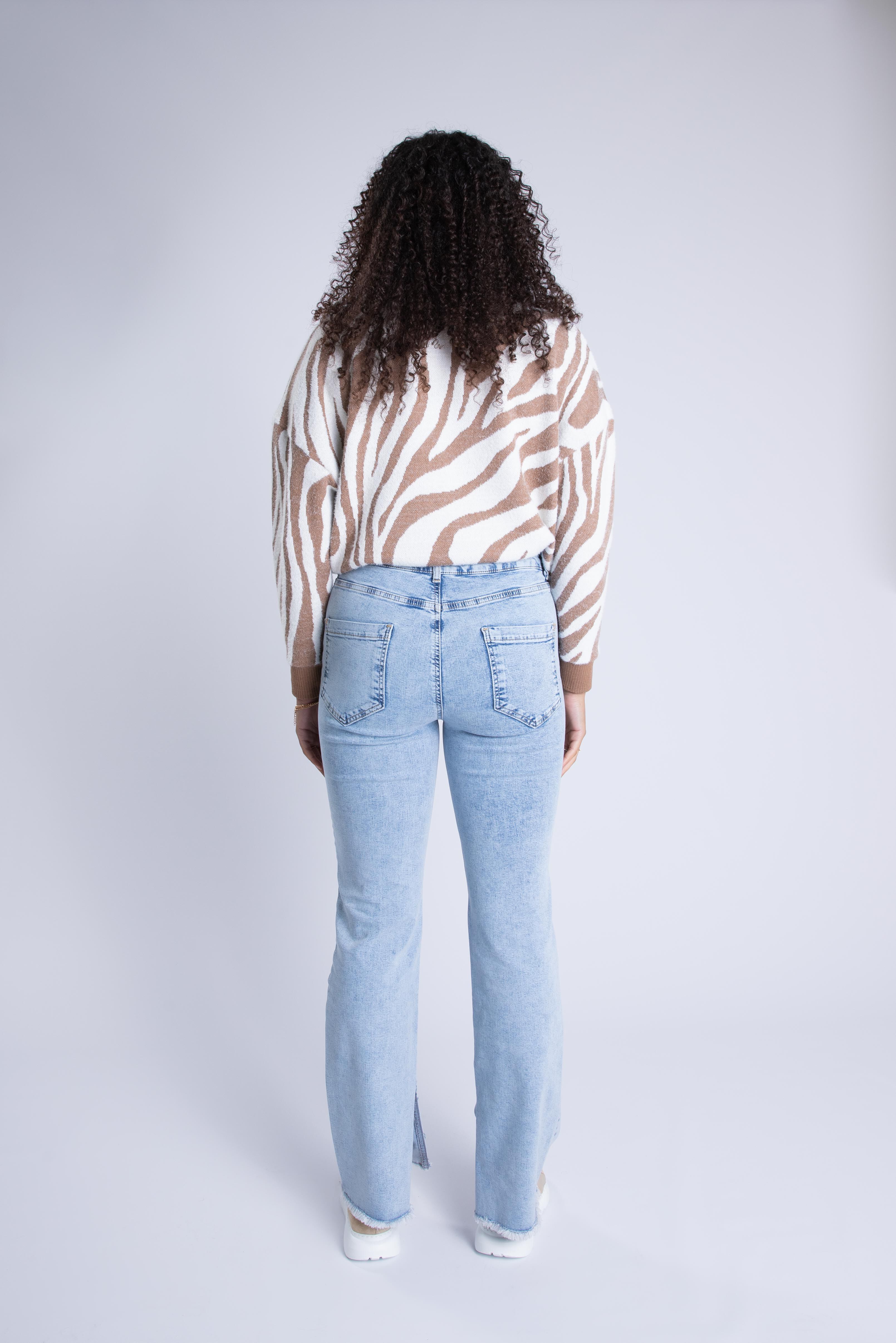 Jeans mit Schlitzen image number 5