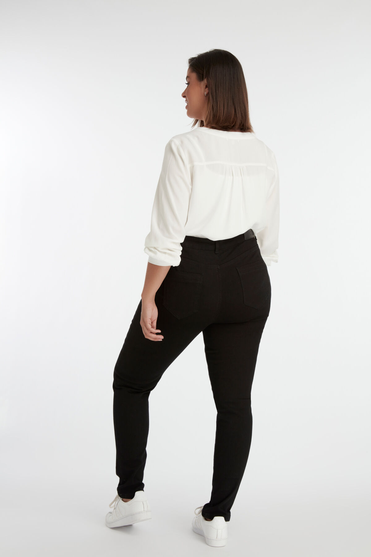 IRIS Slim-Leg Jeans image number 5