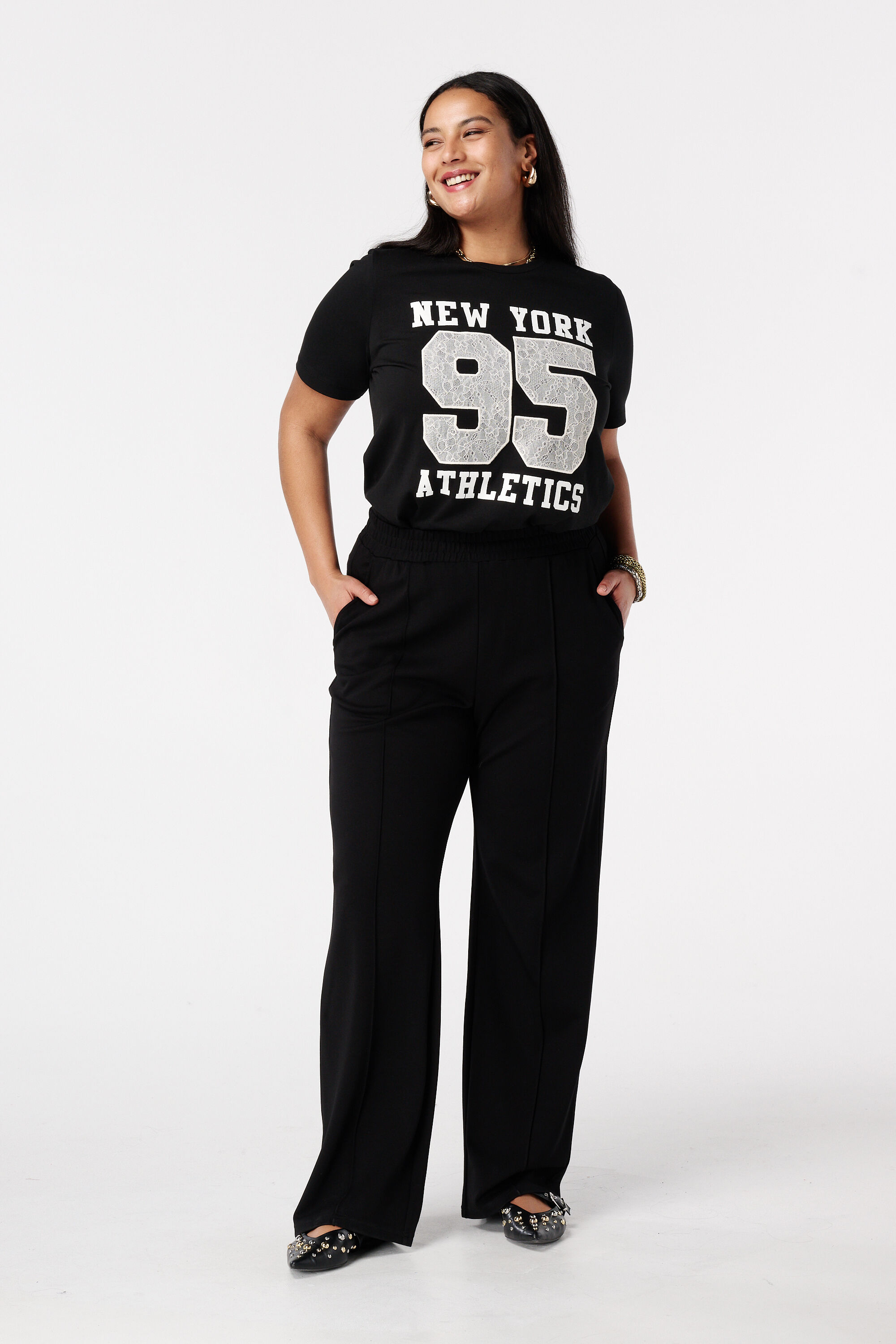 Weit geschnittene Hose mit Ziern&auml;hten