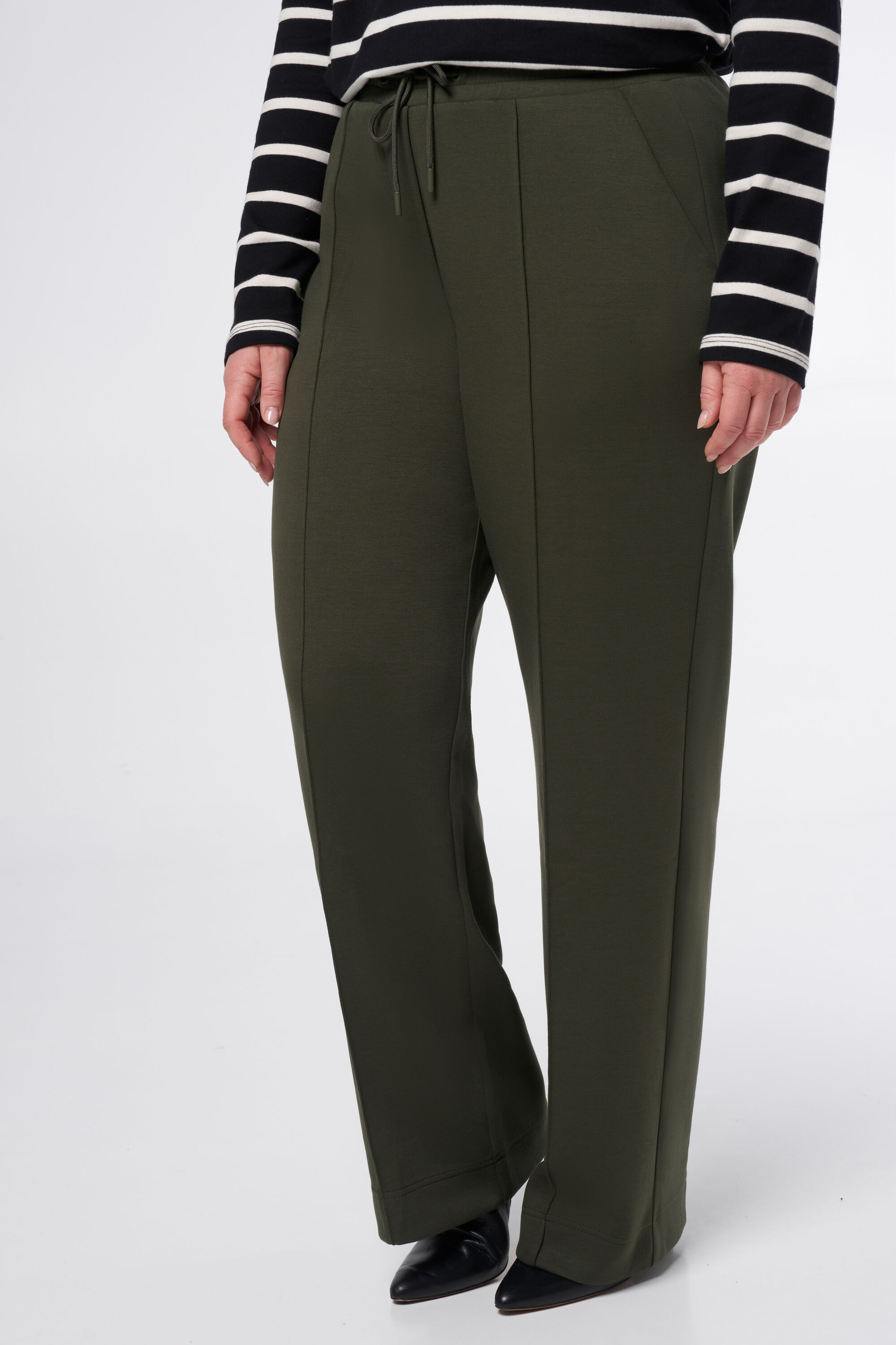 Jeans mit Ziernaht  image number 5