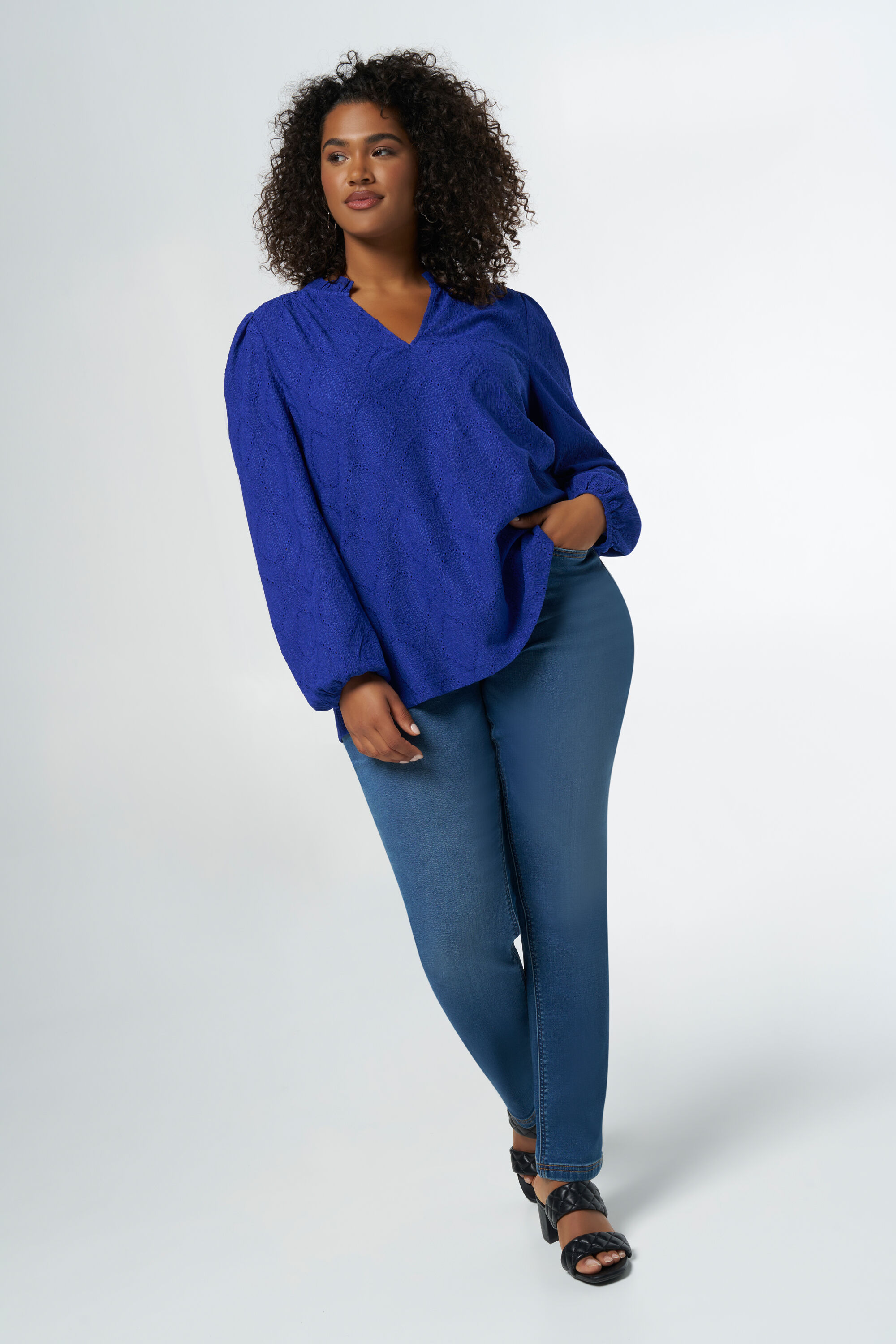 Besticktes Oberteil image number 5