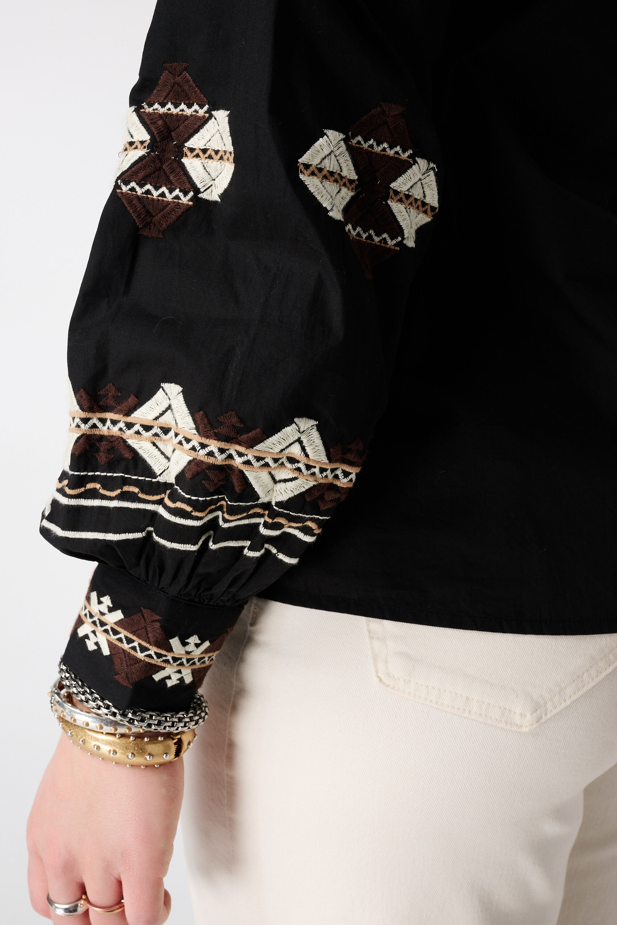 Bluse mit Stickerei image number 6