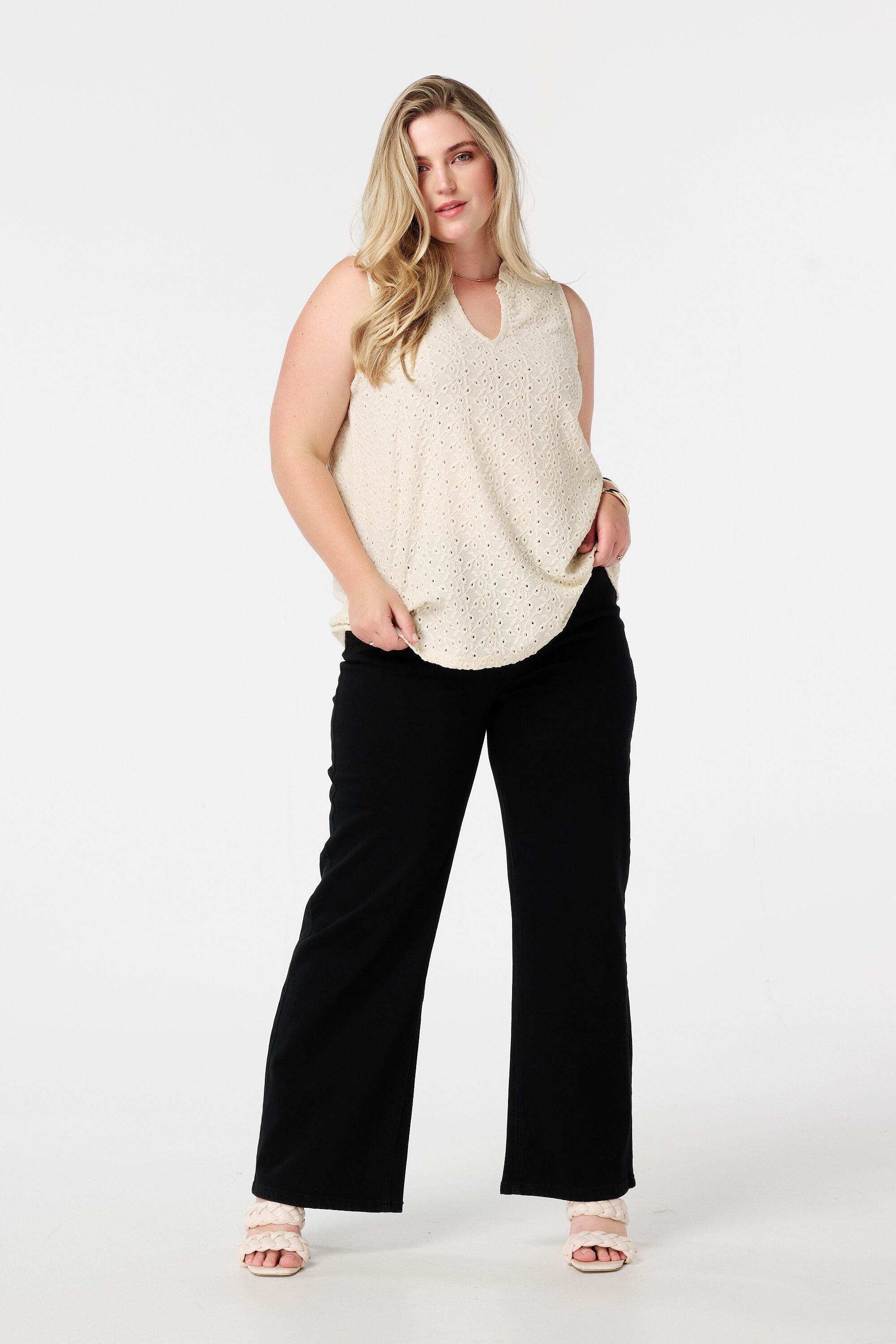 &Auml;rmelloses Top mit Stickerei image number 5