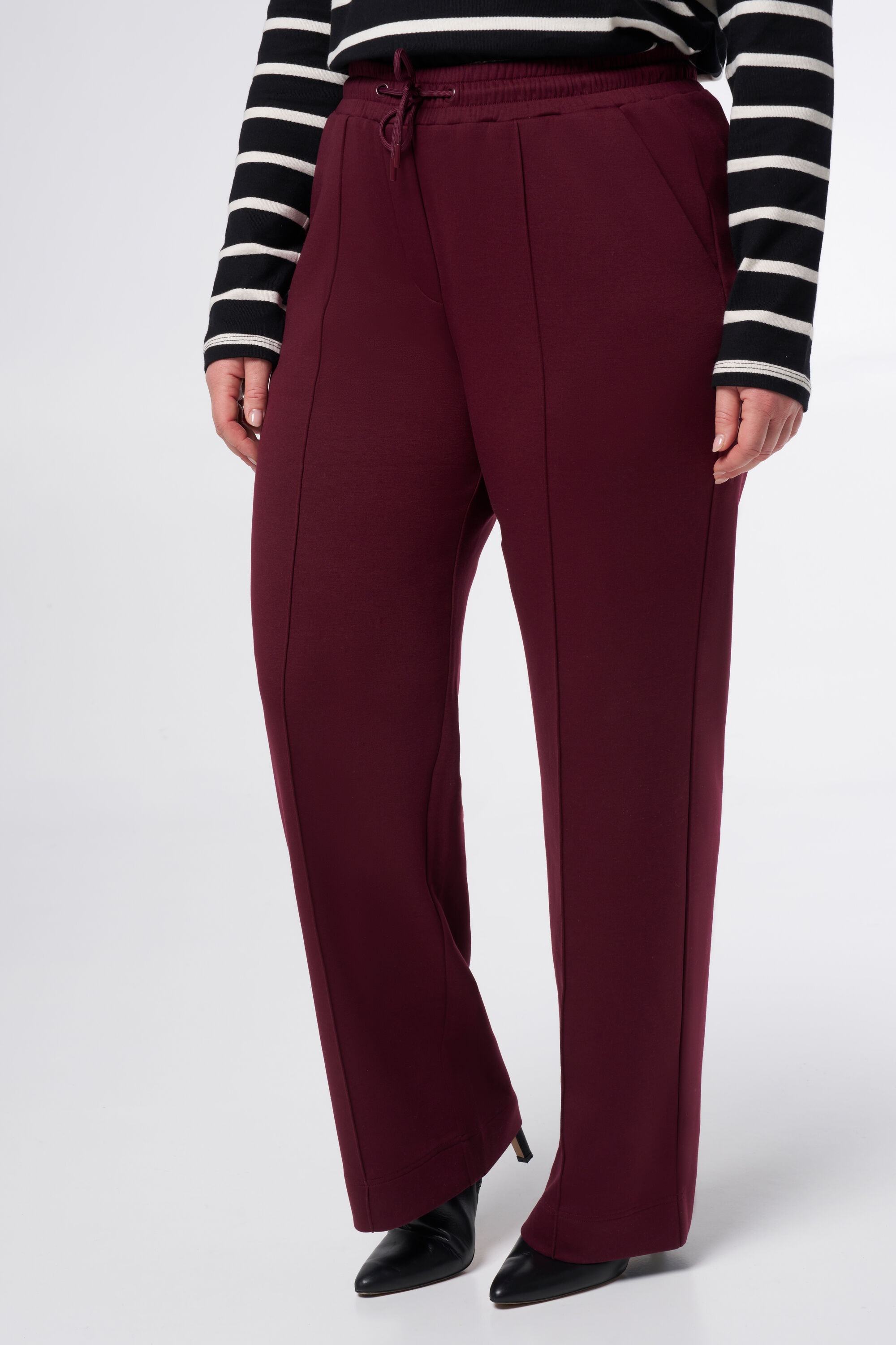 Jeans mit Ziernaht  image number 5