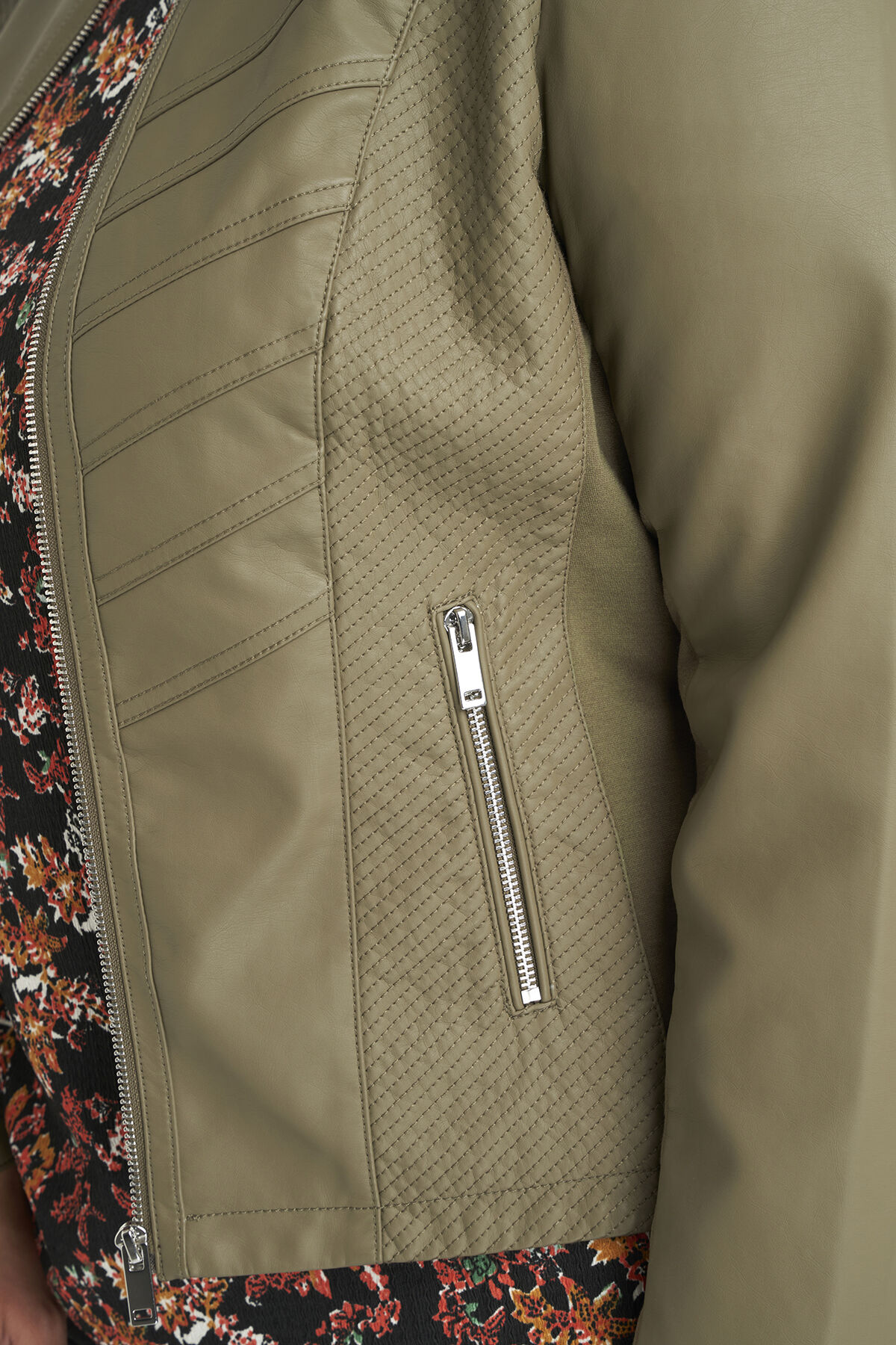 Biker-Jacke aus Kunstleder mit rundem Kragen image number 4