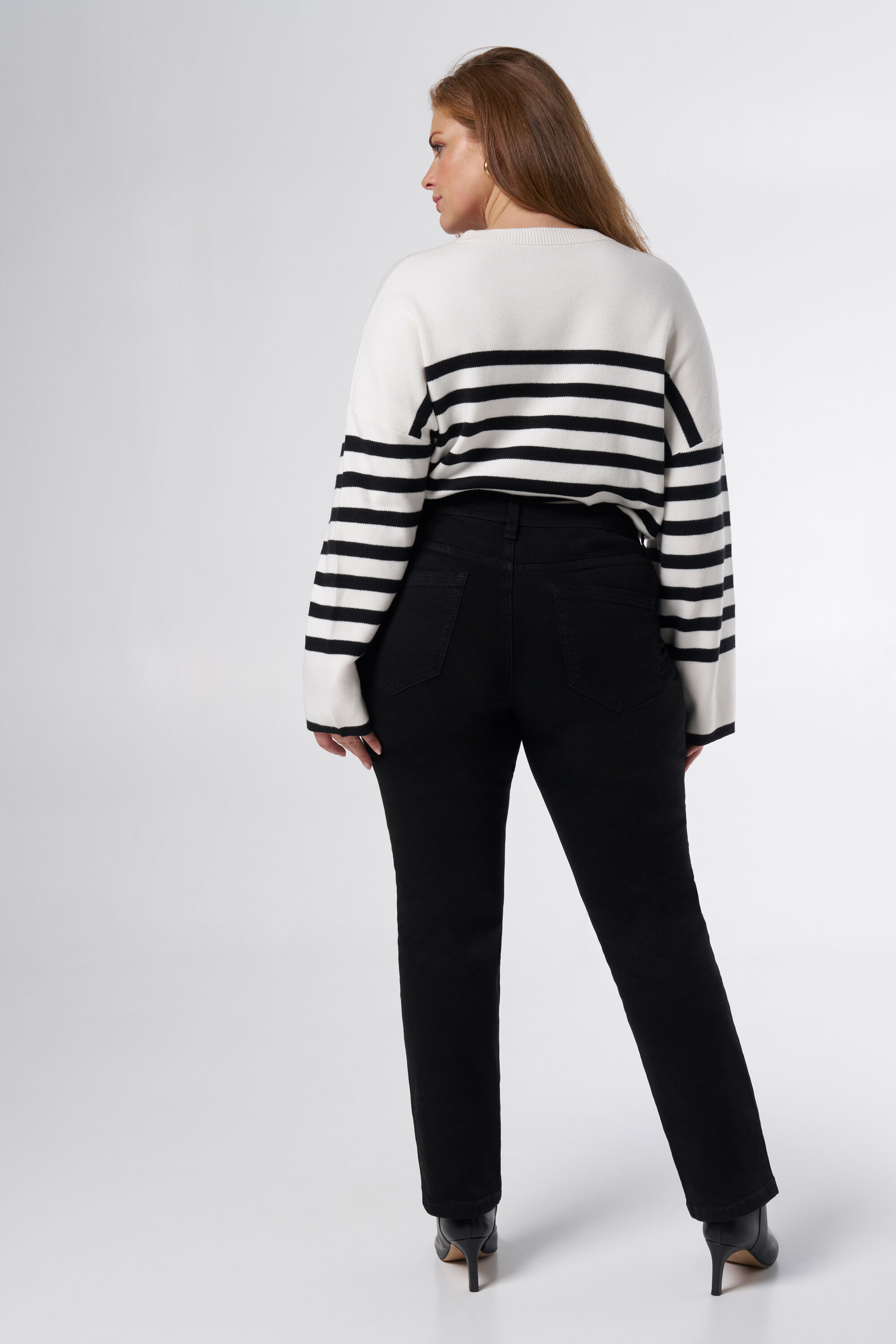 Gerade geschnittene Jeans LILY image number 3