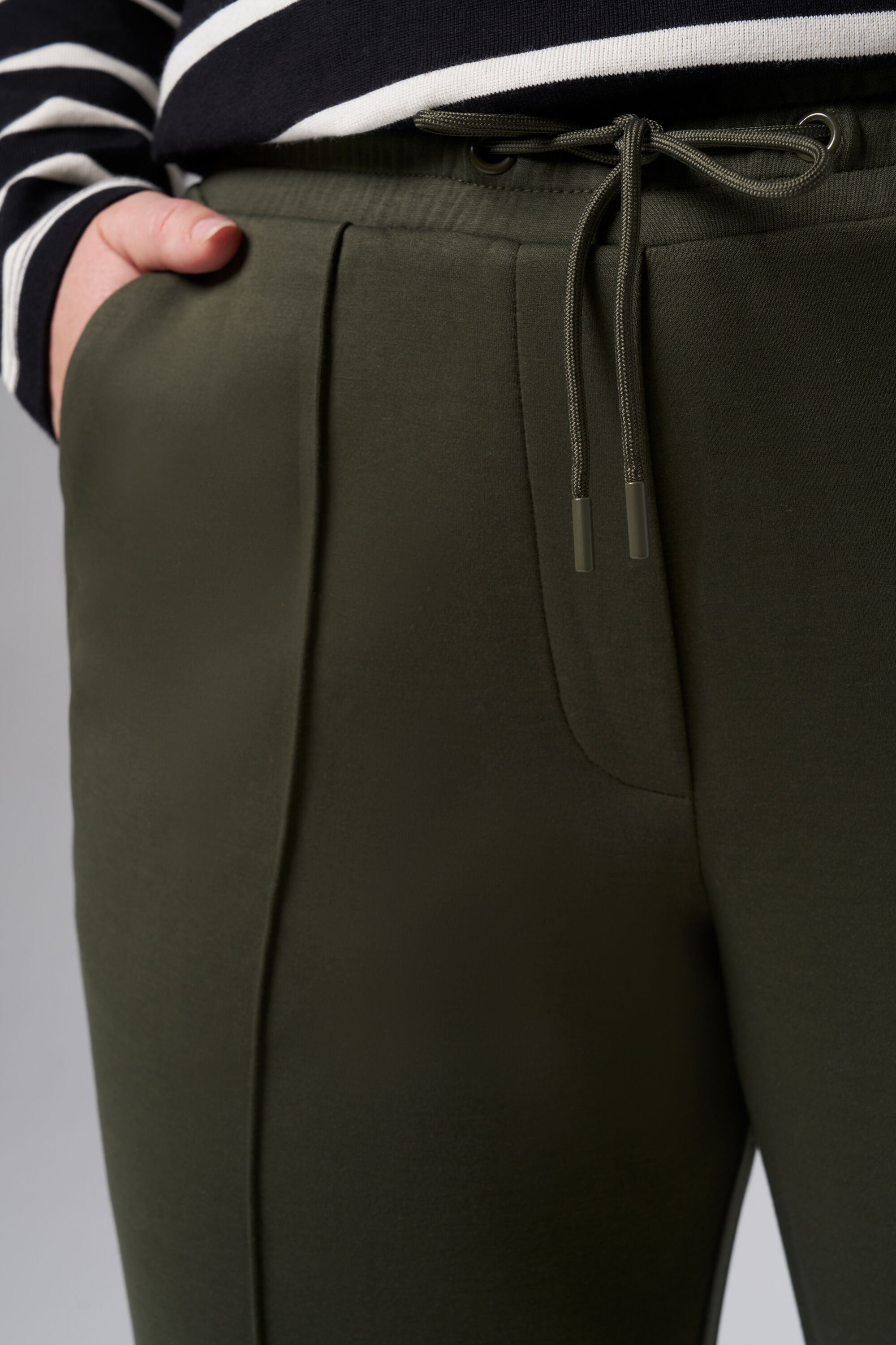 Jeans mit Ziernaht  image number 4