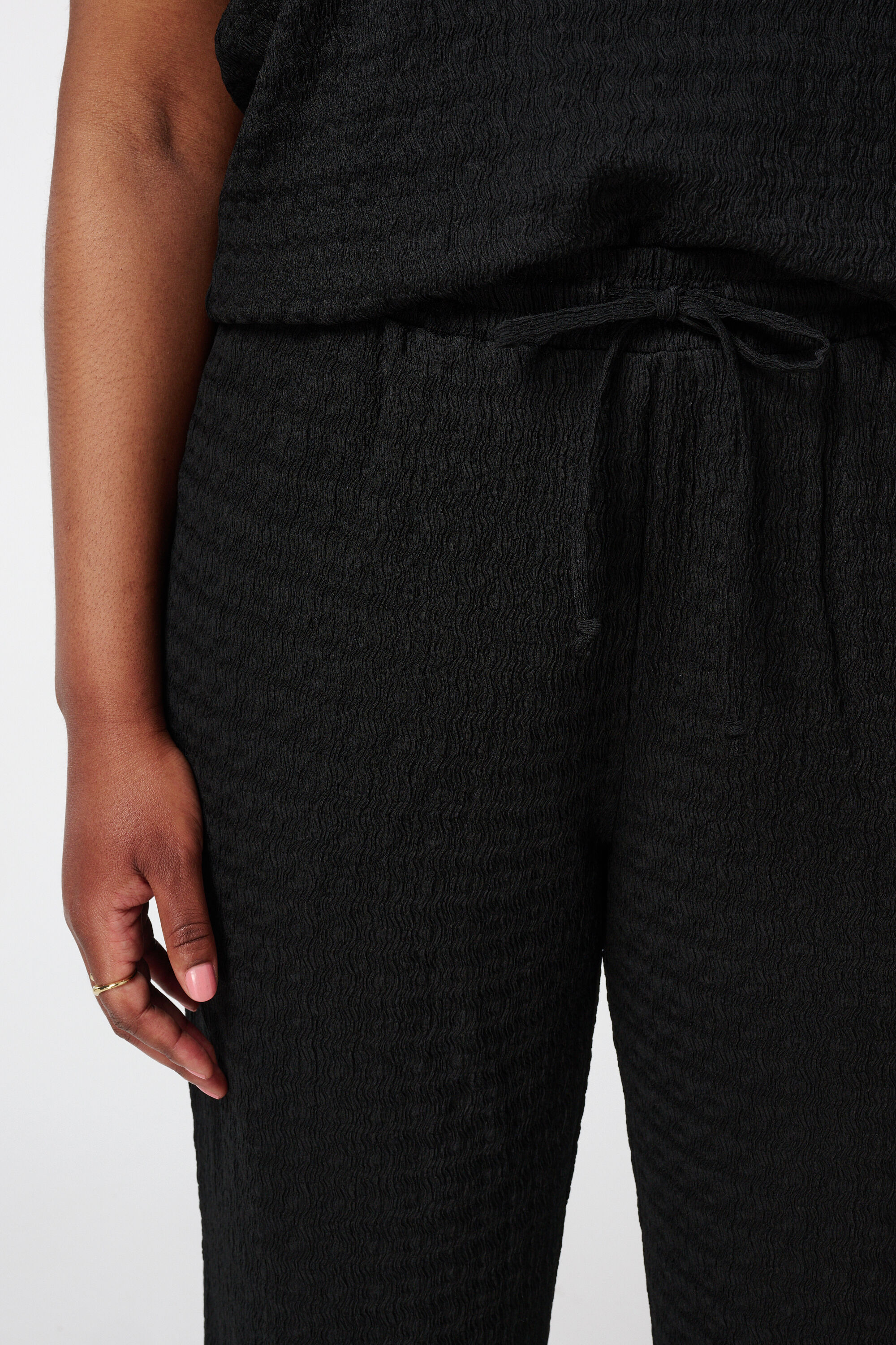 Strukturierte Hose mit Schleifenbund image number 4