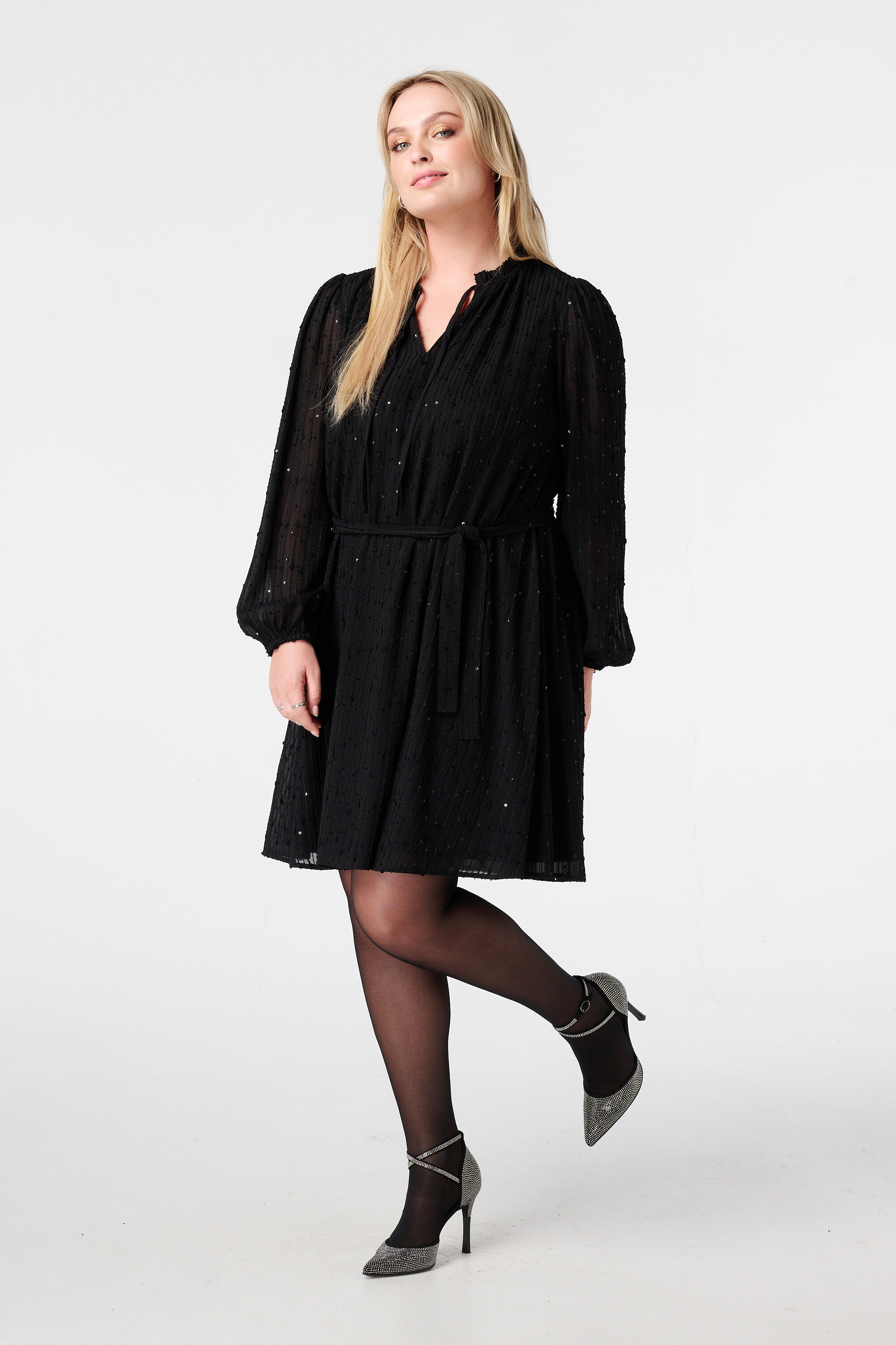 Kleid mit Glitzerpailletten und G&uuml;rtel