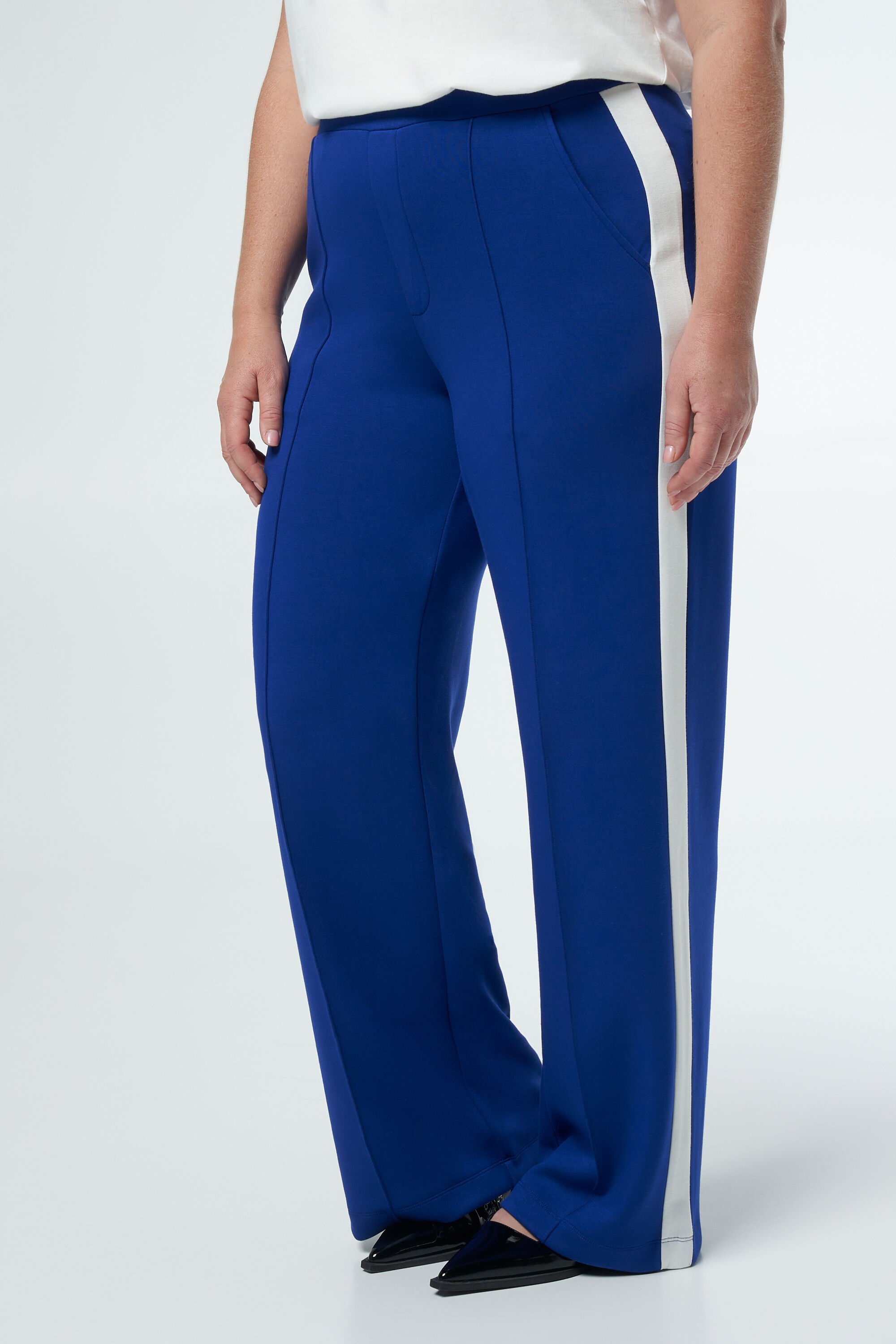 Sportliche Hosen image number 5