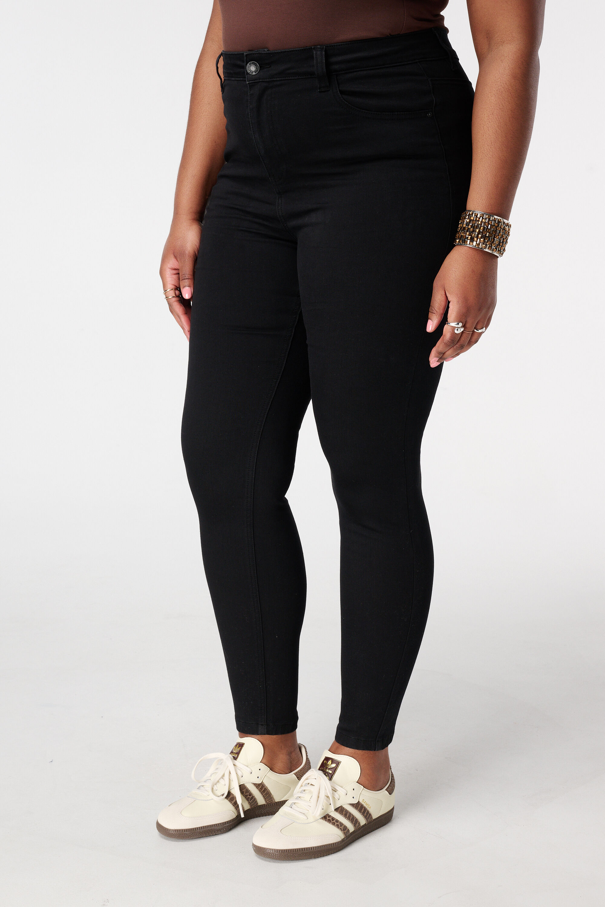 Skinny-Jeans mit hoher Taille CHERRY image number 5