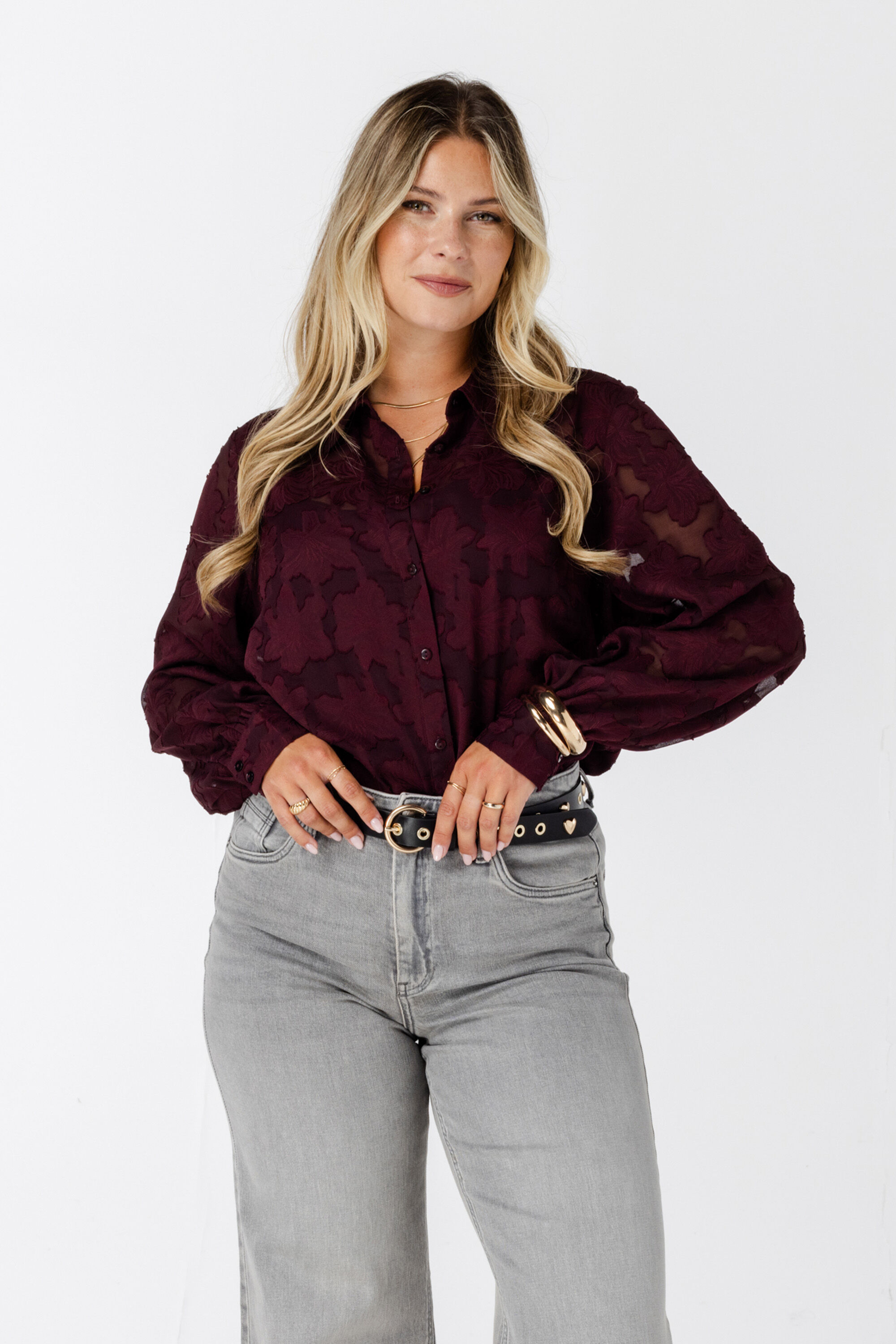 Transparente Bluse mit Blumenstruktur