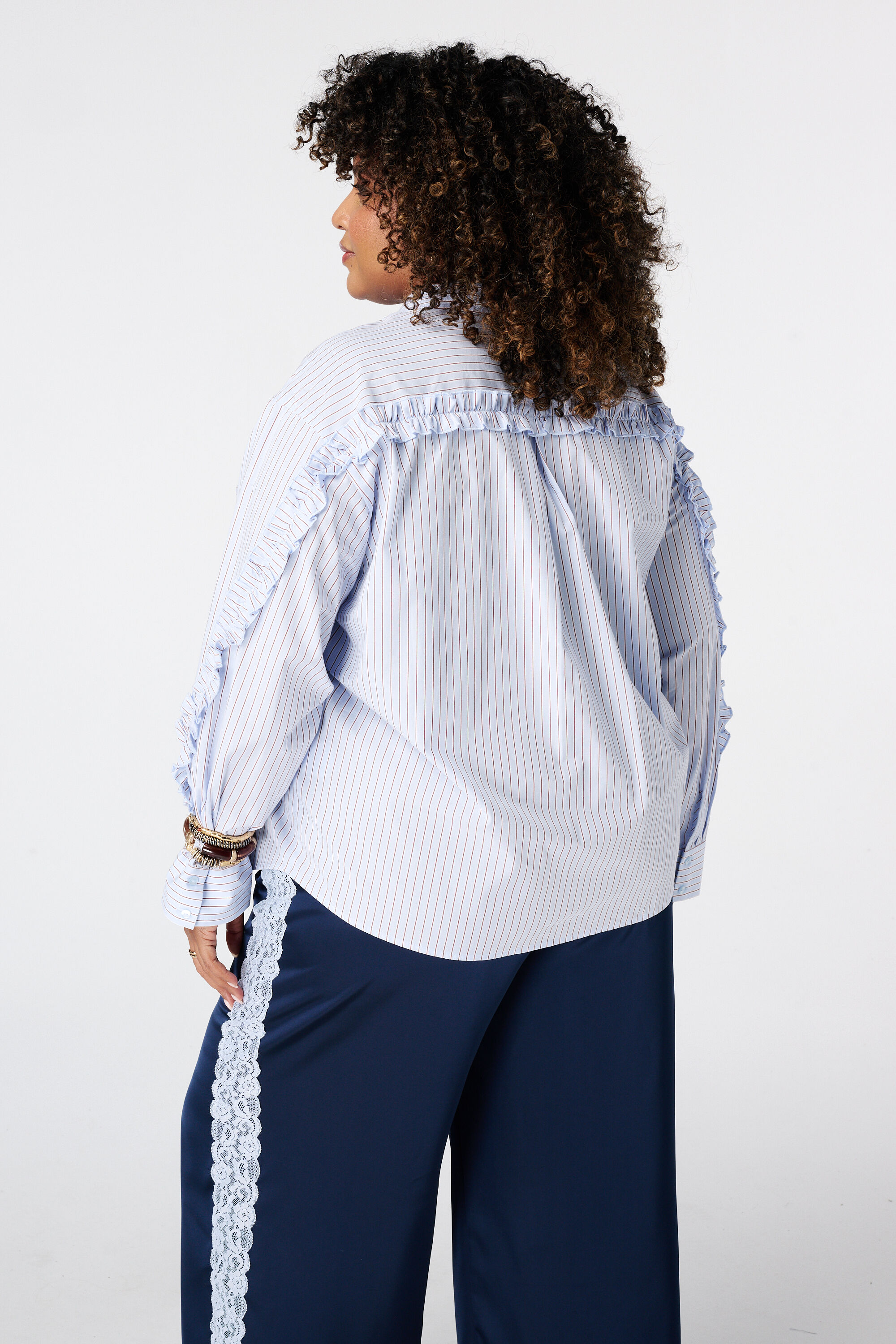 Gestreifte Bluse mit Volants image number 3