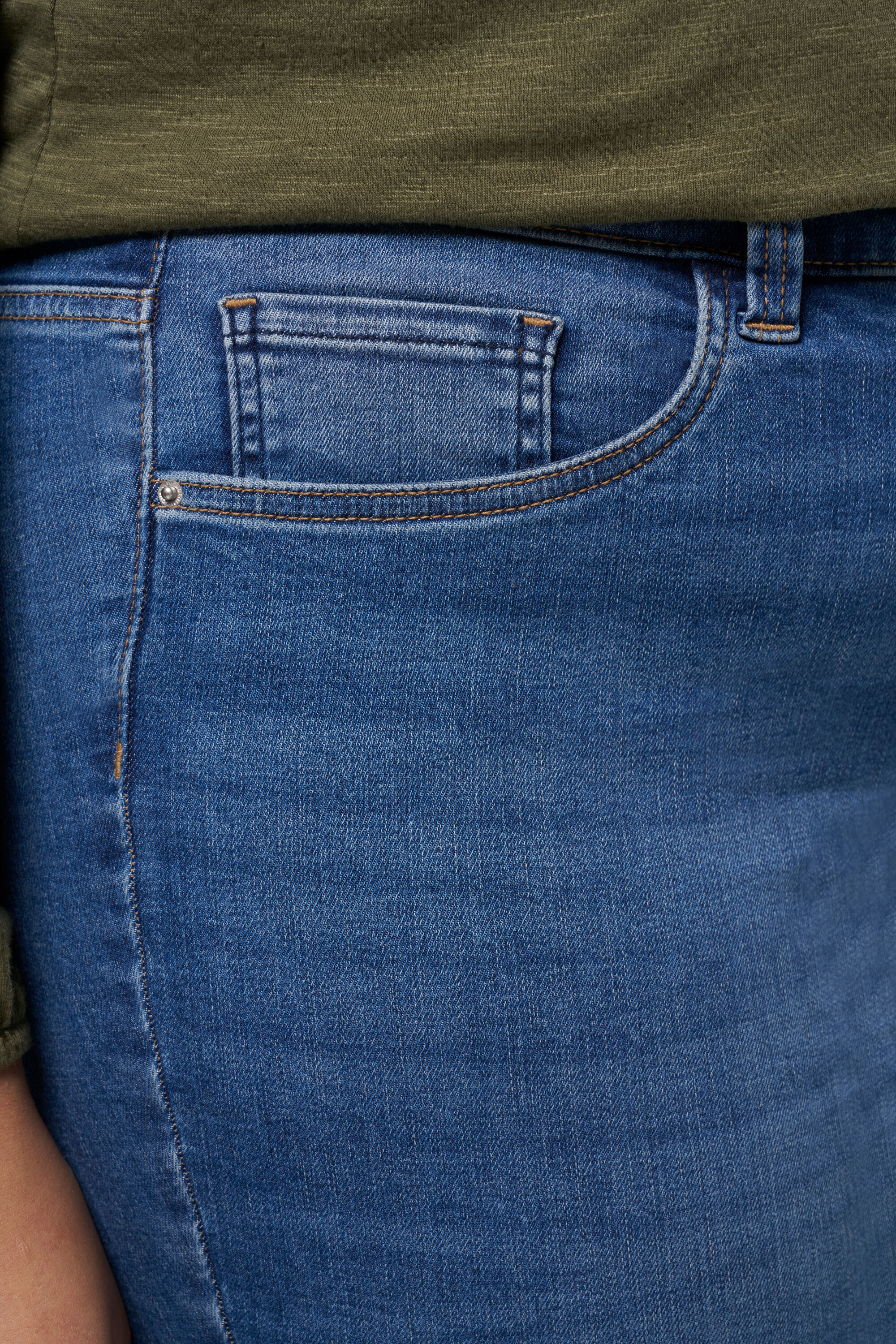 Skinny-Jeans mit hoher Taille CHERRY image number 4