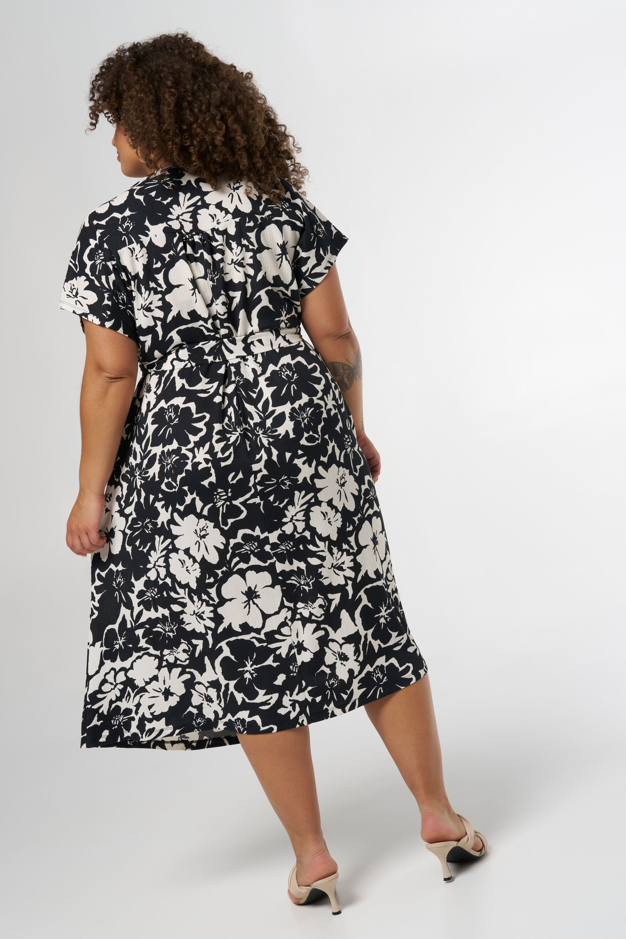 Kleid mit Knopfleiste und Print image number 3