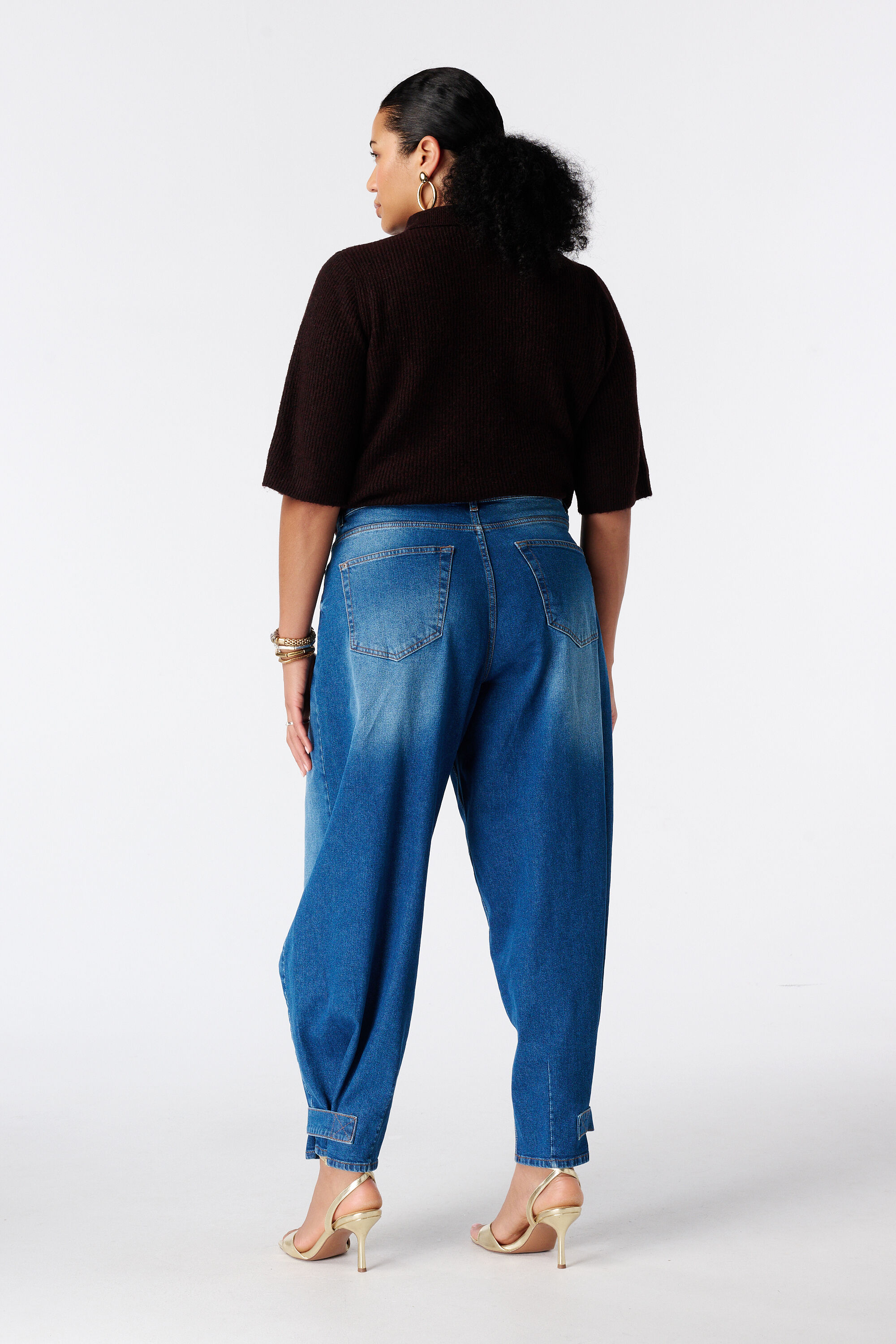Barrel Jeans mit Schnallen image number 3