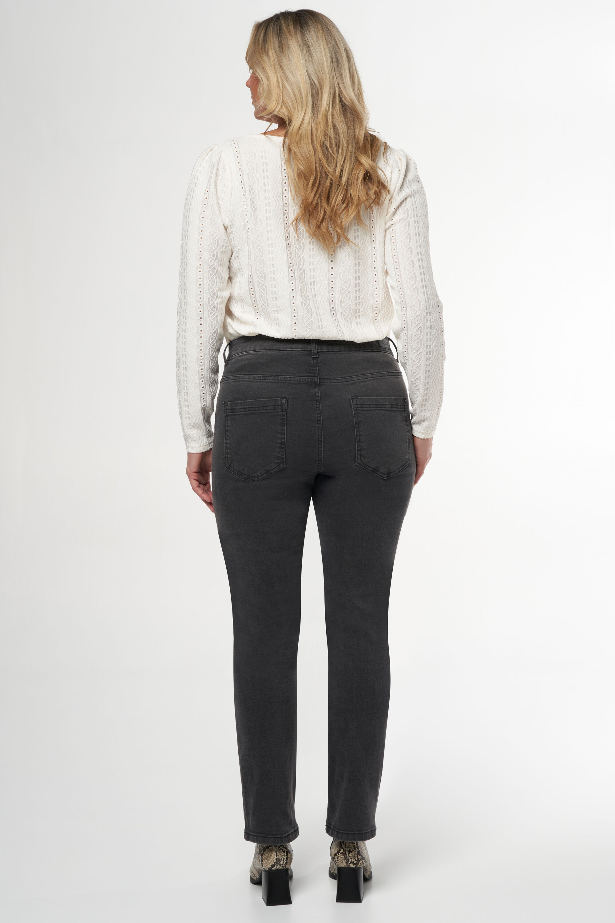 Straight-Leg Jeans LILY image number 4