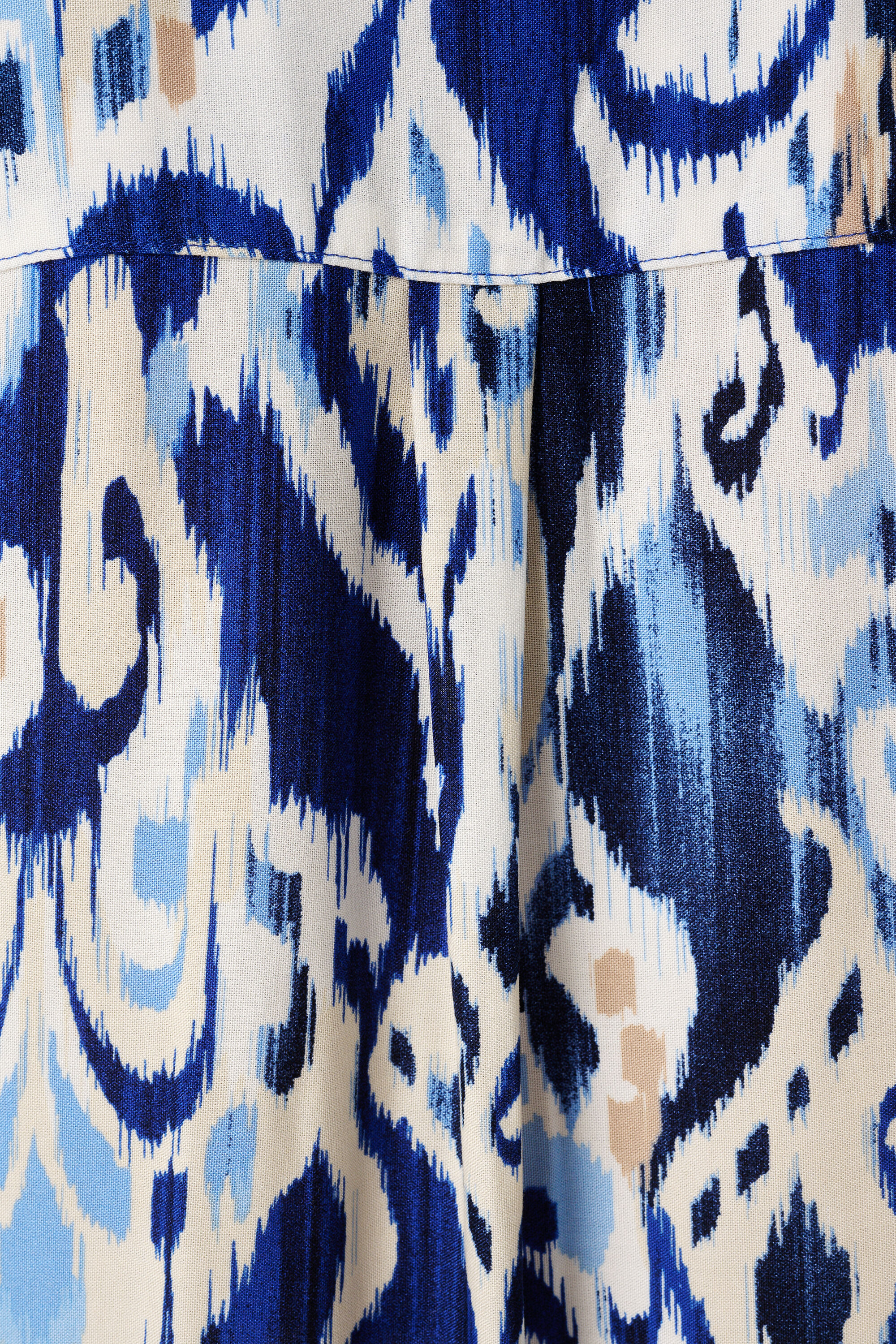 Leichtes Kleid mit V-Ausschnitt image number 6