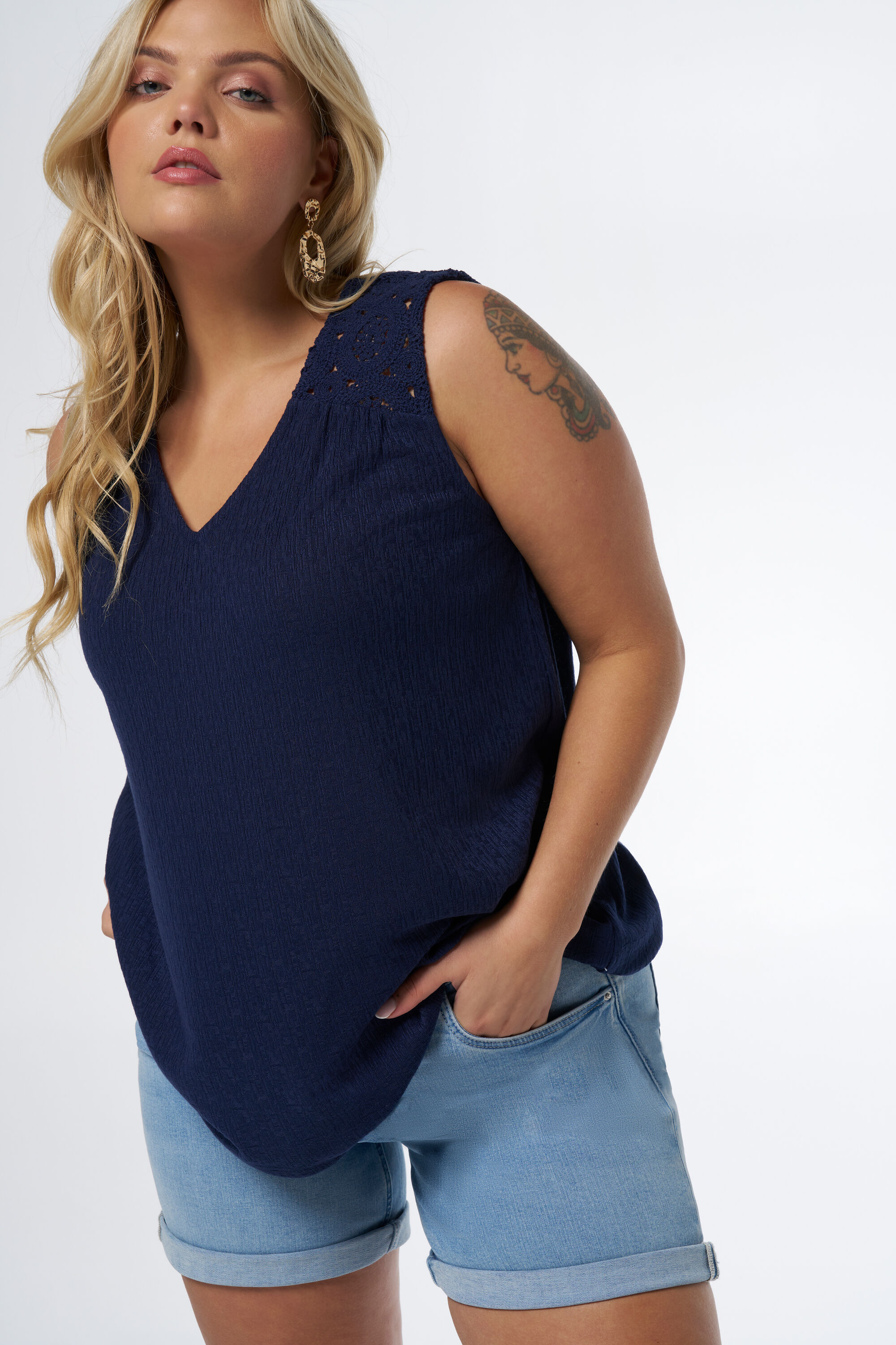 Top mit H&auml;keldetail  image number 0