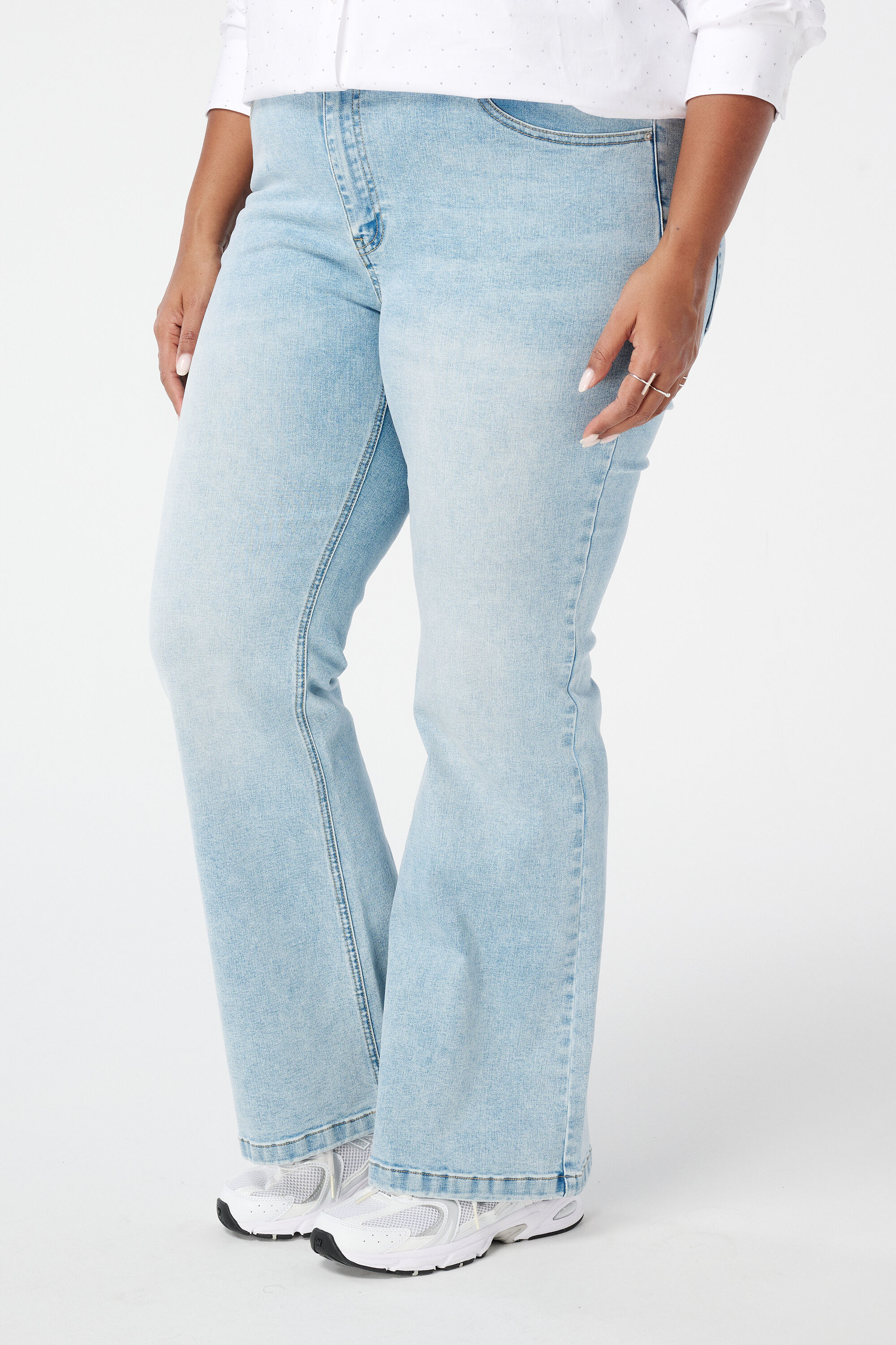 Flared-Leg-Jeans JASMIN image number 5