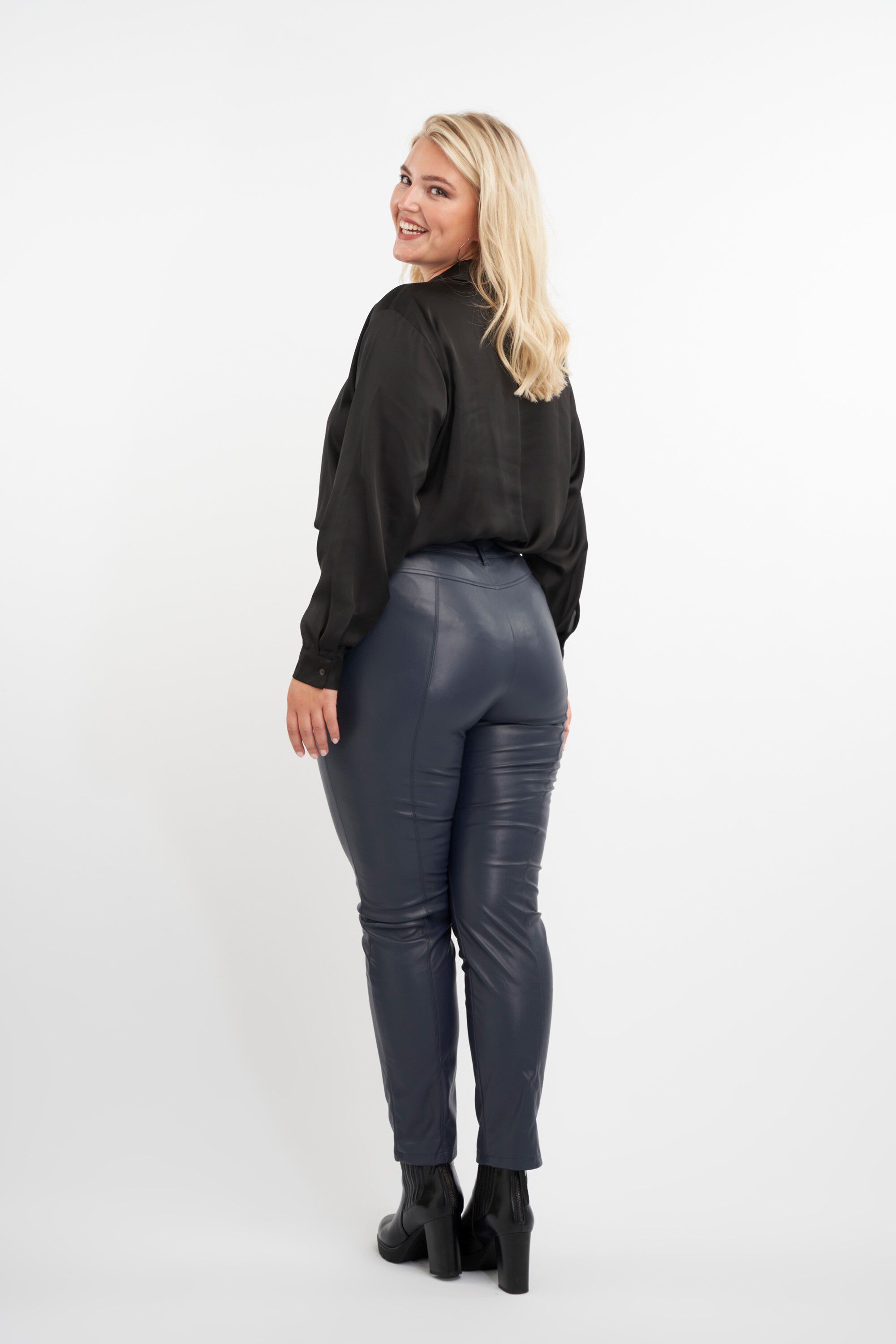 Kunstlederhose image number 3