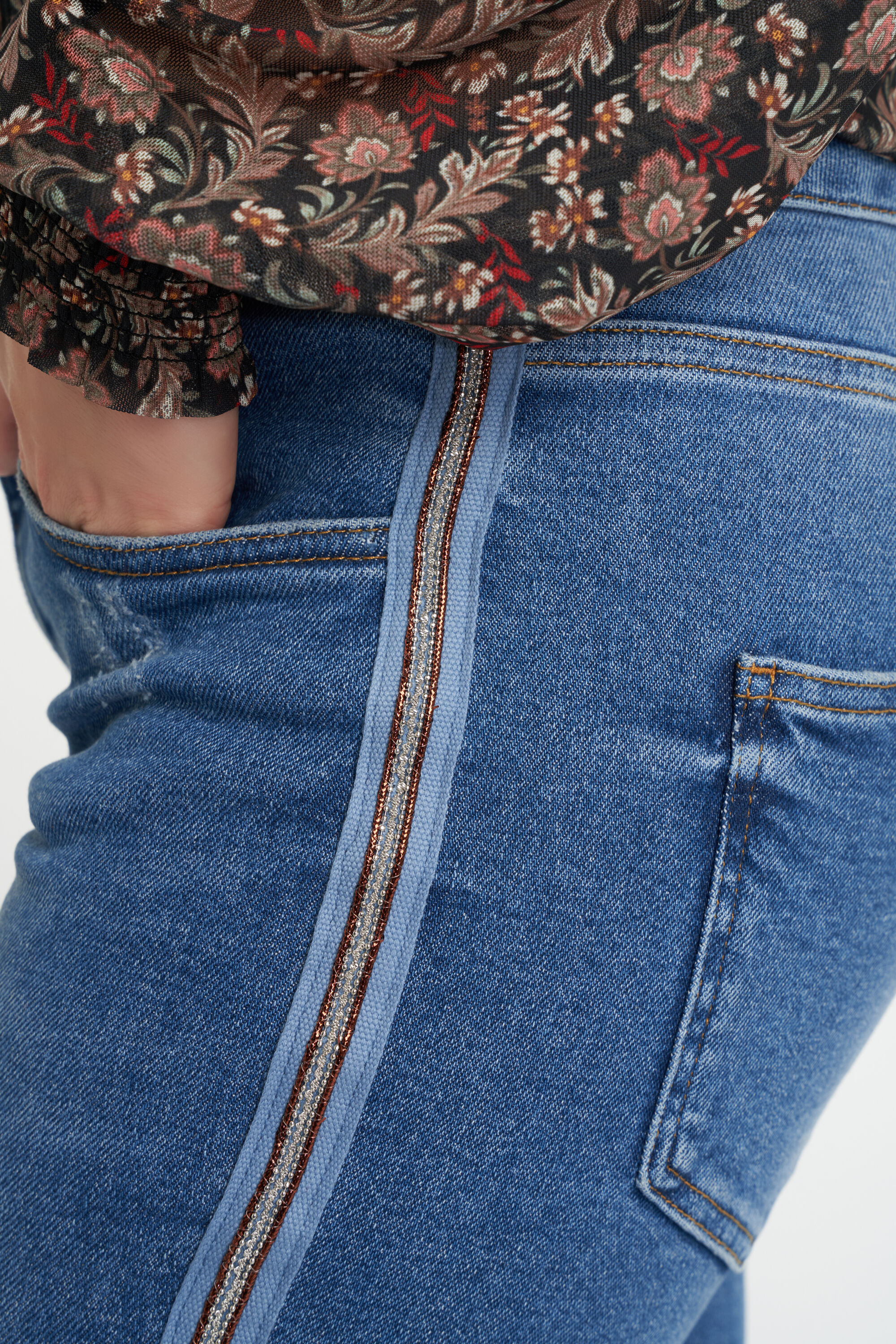 Jeans mit Seitendetail image number 5