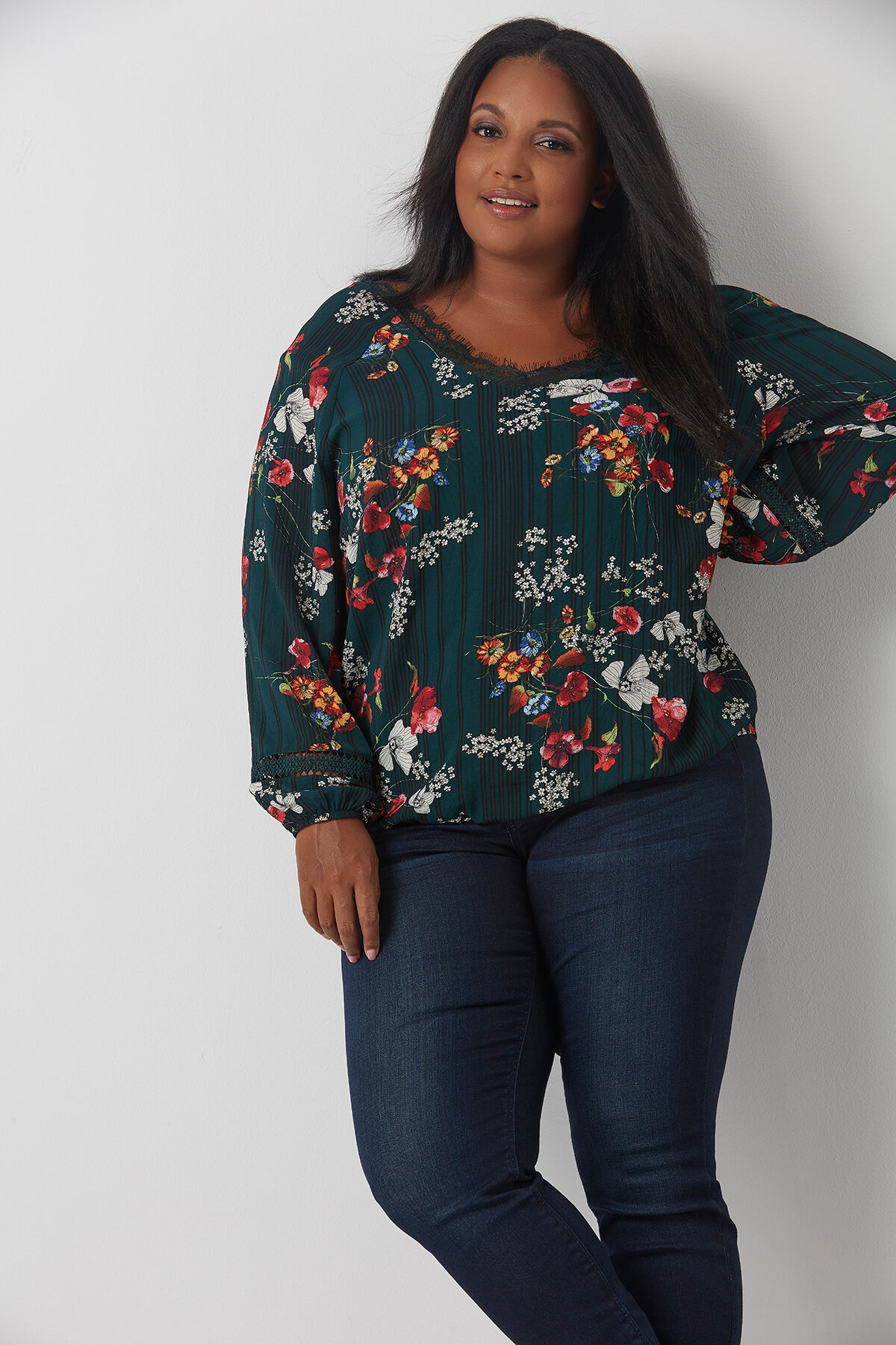 Bluse mit Spitzenkragen  image number 3