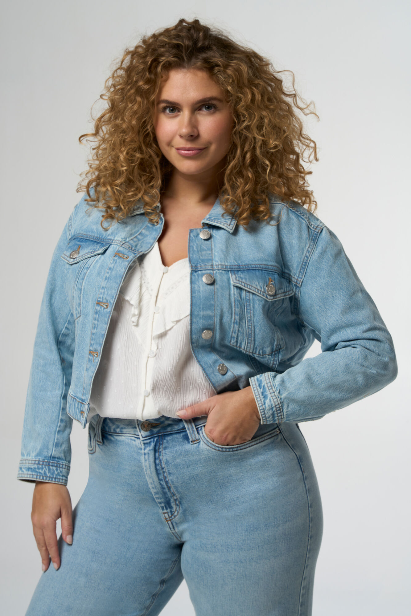 Kurze Jeansjacke image number 6