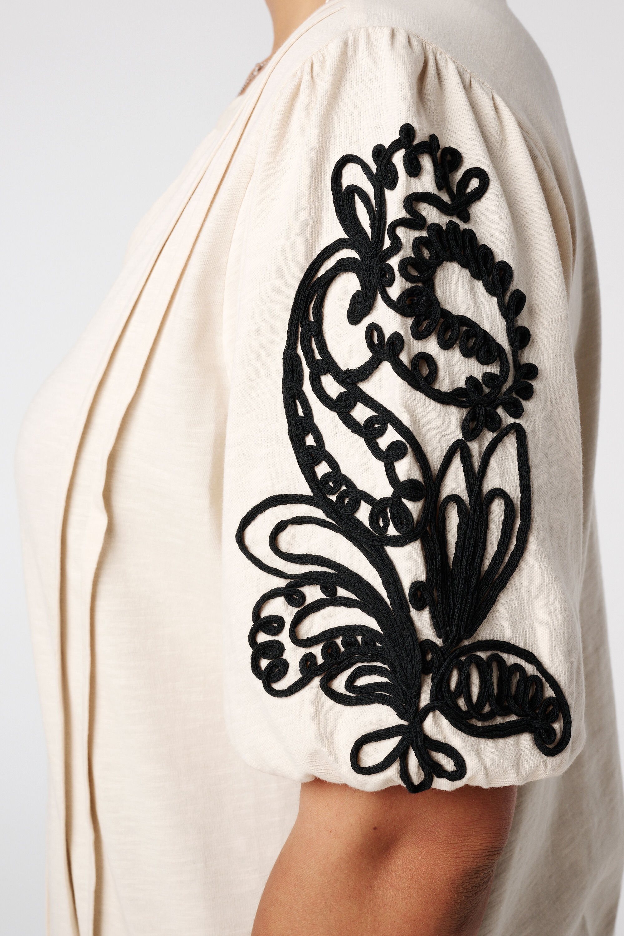 Oberteil mit bestickten &Auml;rmeln image number 6