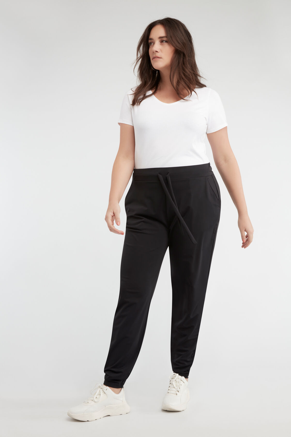 Hose in lockerer Passform image number 5