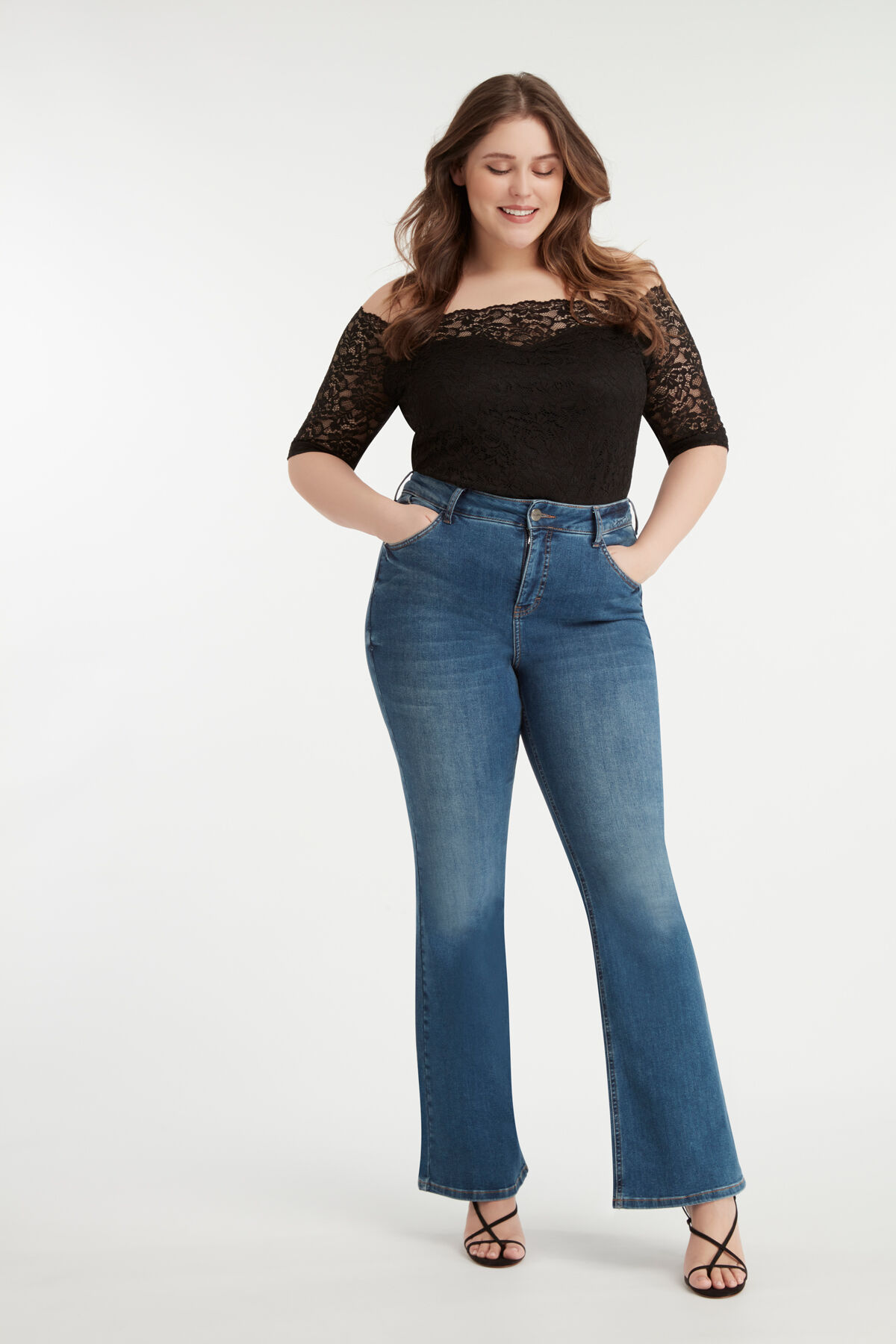 Magic Simplicity Flared-Leg SHAPING Jeans image number 4