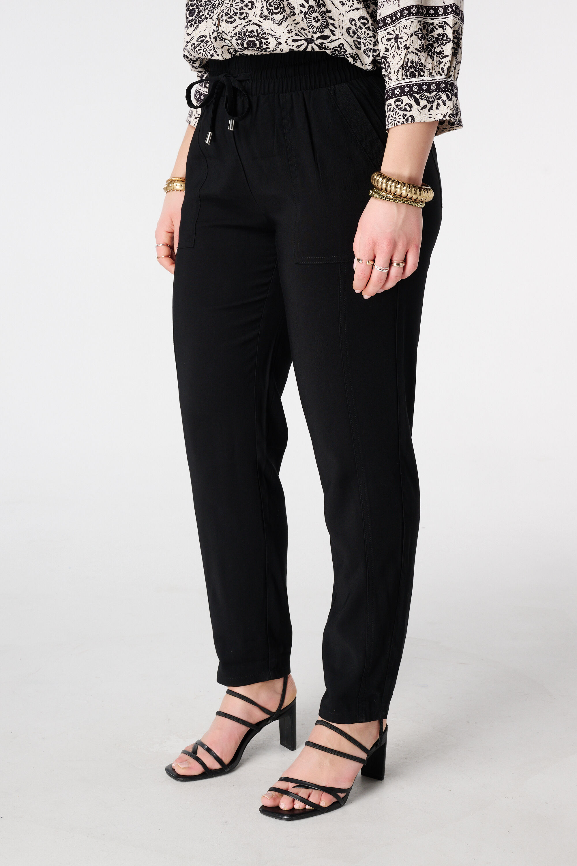 Hose mit elastischem Bund image number 5