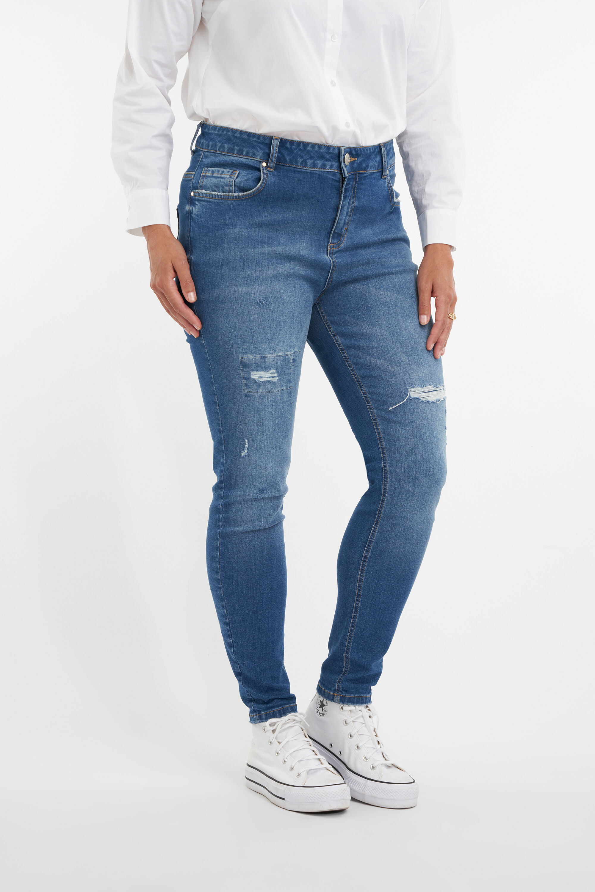 Jeans mit Destroyed-Detail image number 6