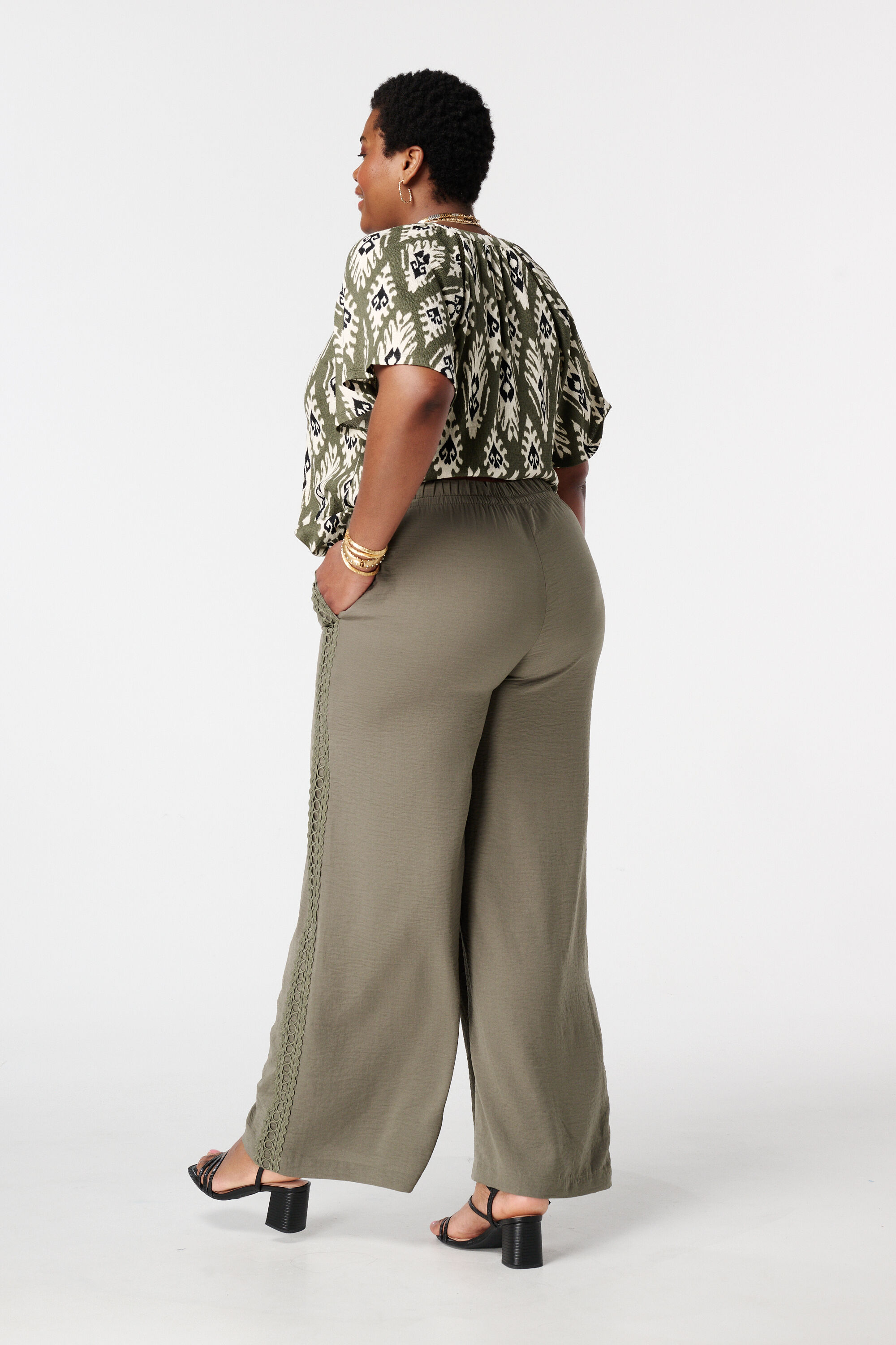 Straight Leg Hose mit Zierdetail image number 3