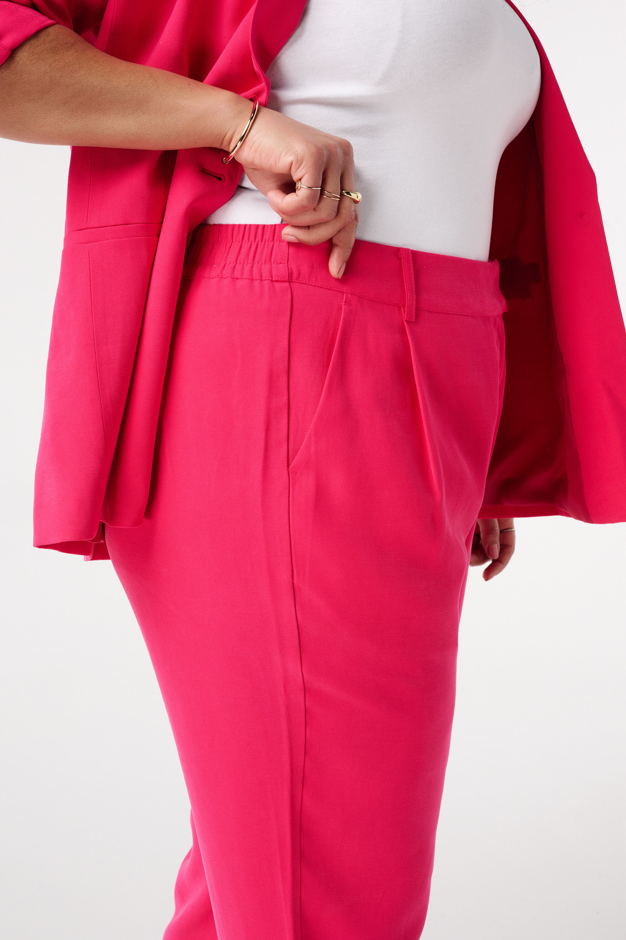 Hose mit elastischem Bund image number 4