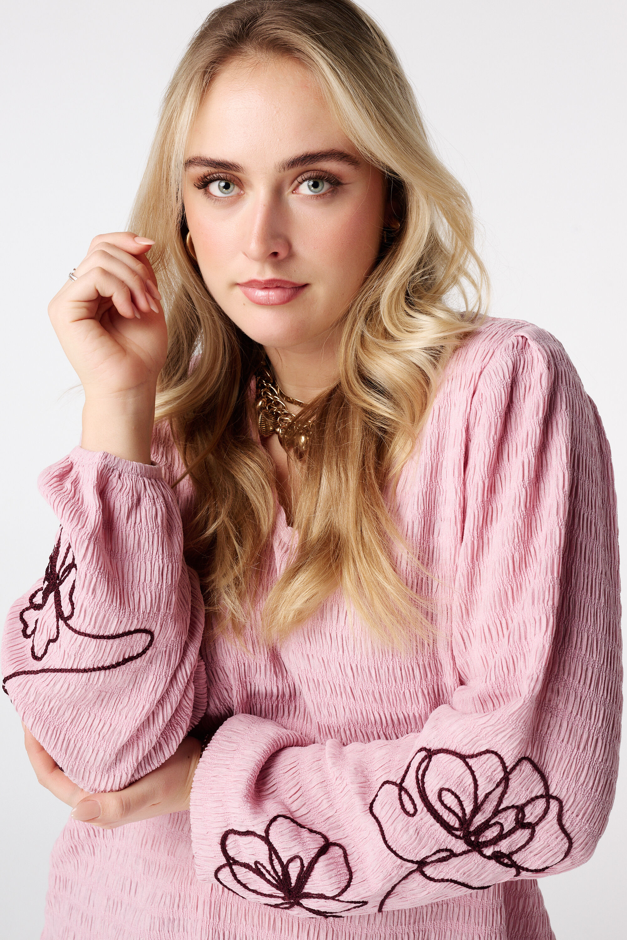 Bluse mit Stickerei image number 4