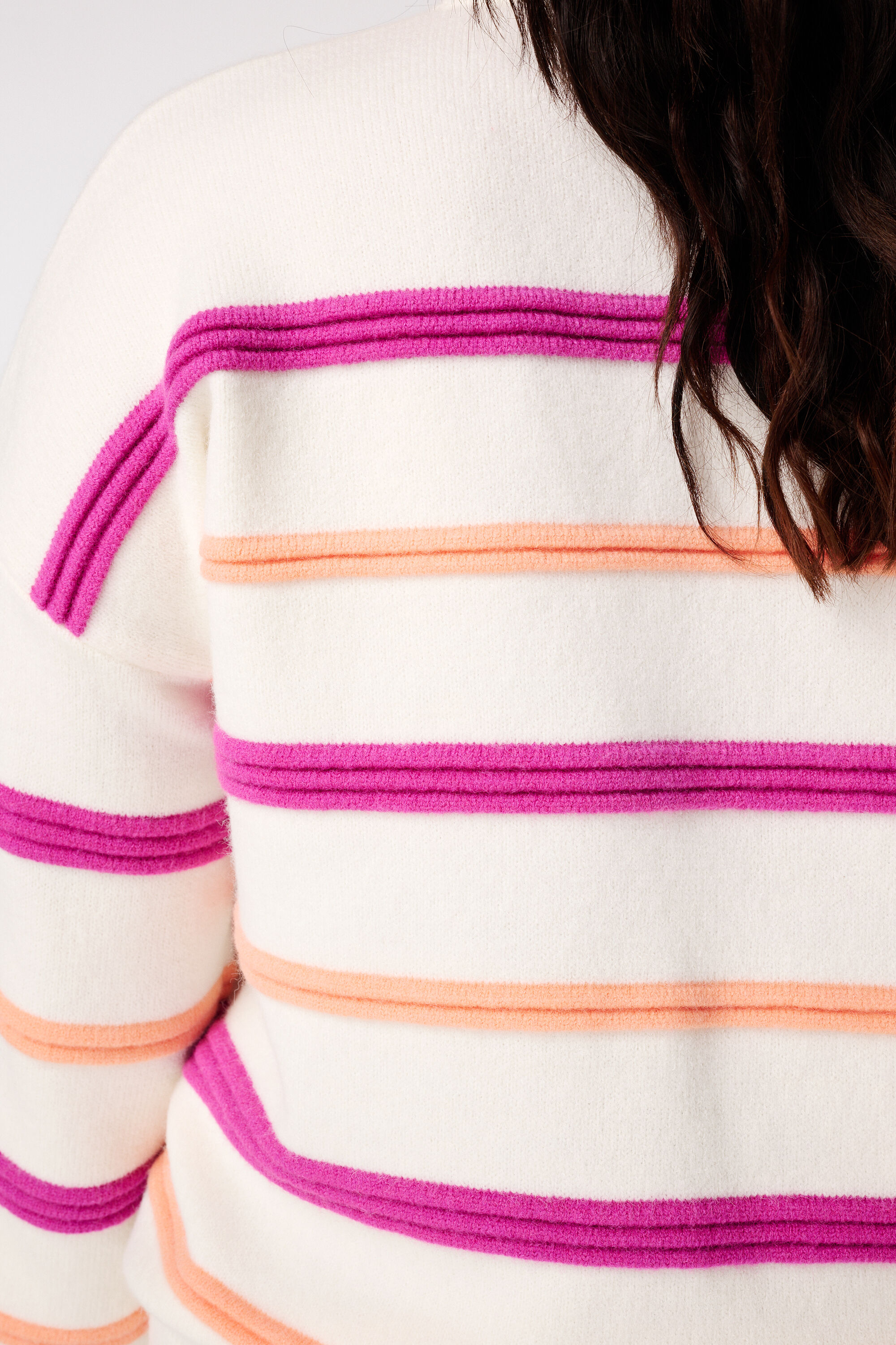 Pullover mit bunten Streifen image number 6