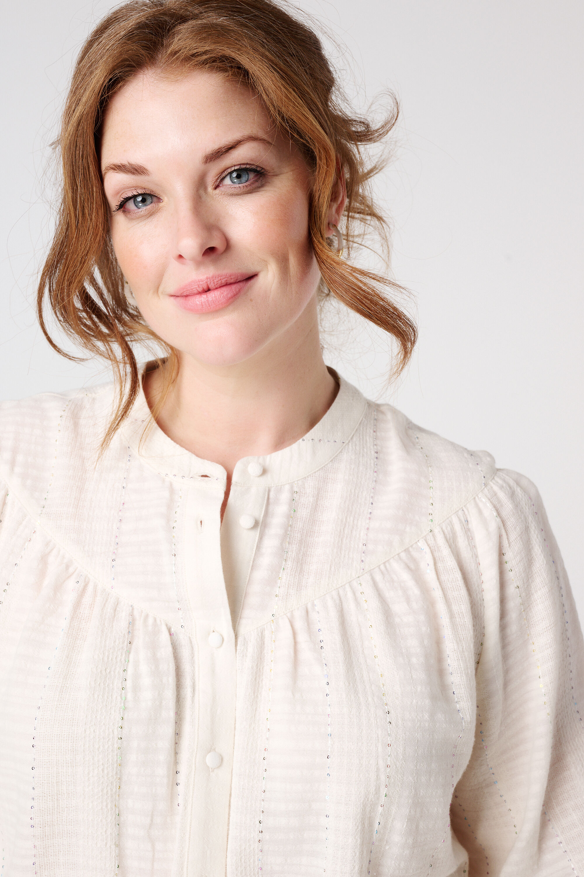 Bluse mit Pailletten image number 4