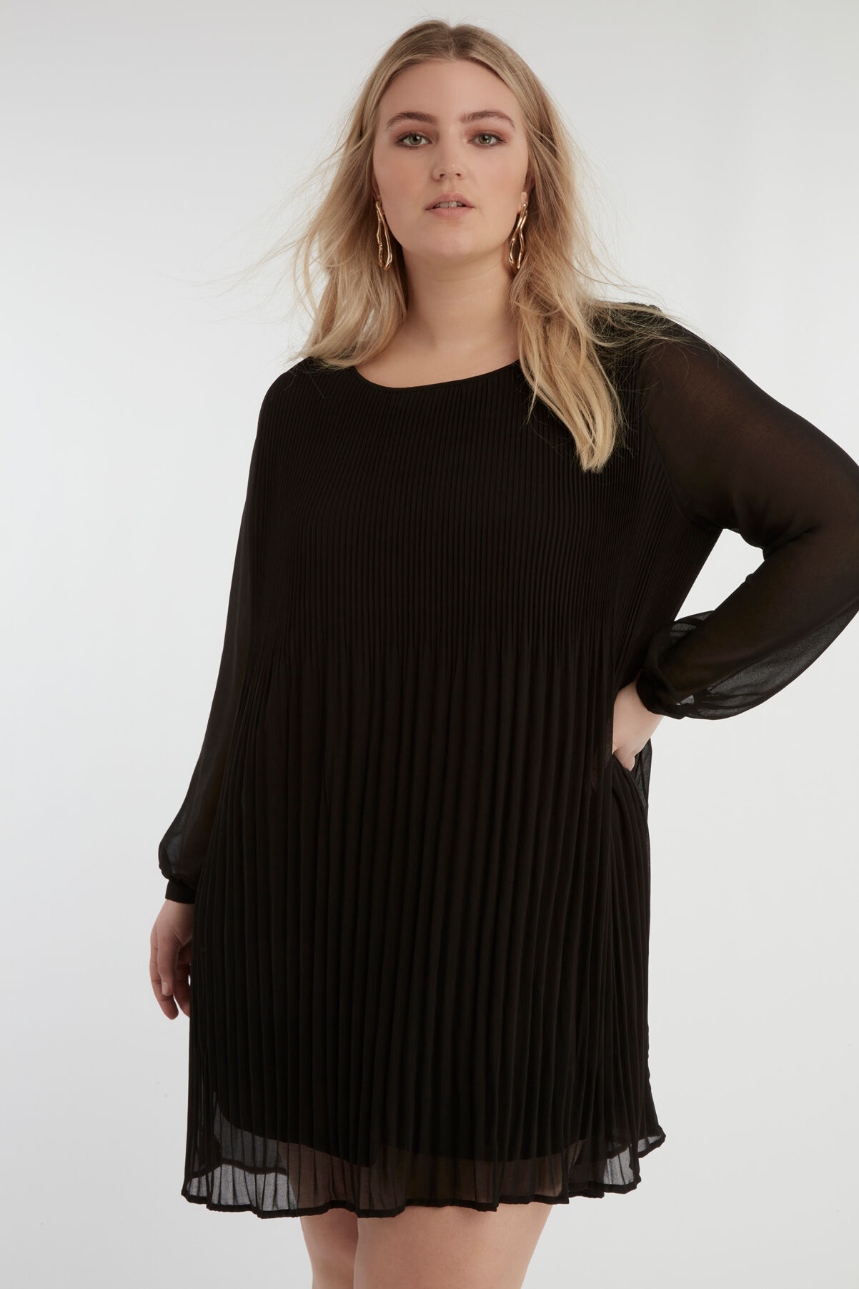 Einfarbiges plissiertes Kleid image number 5