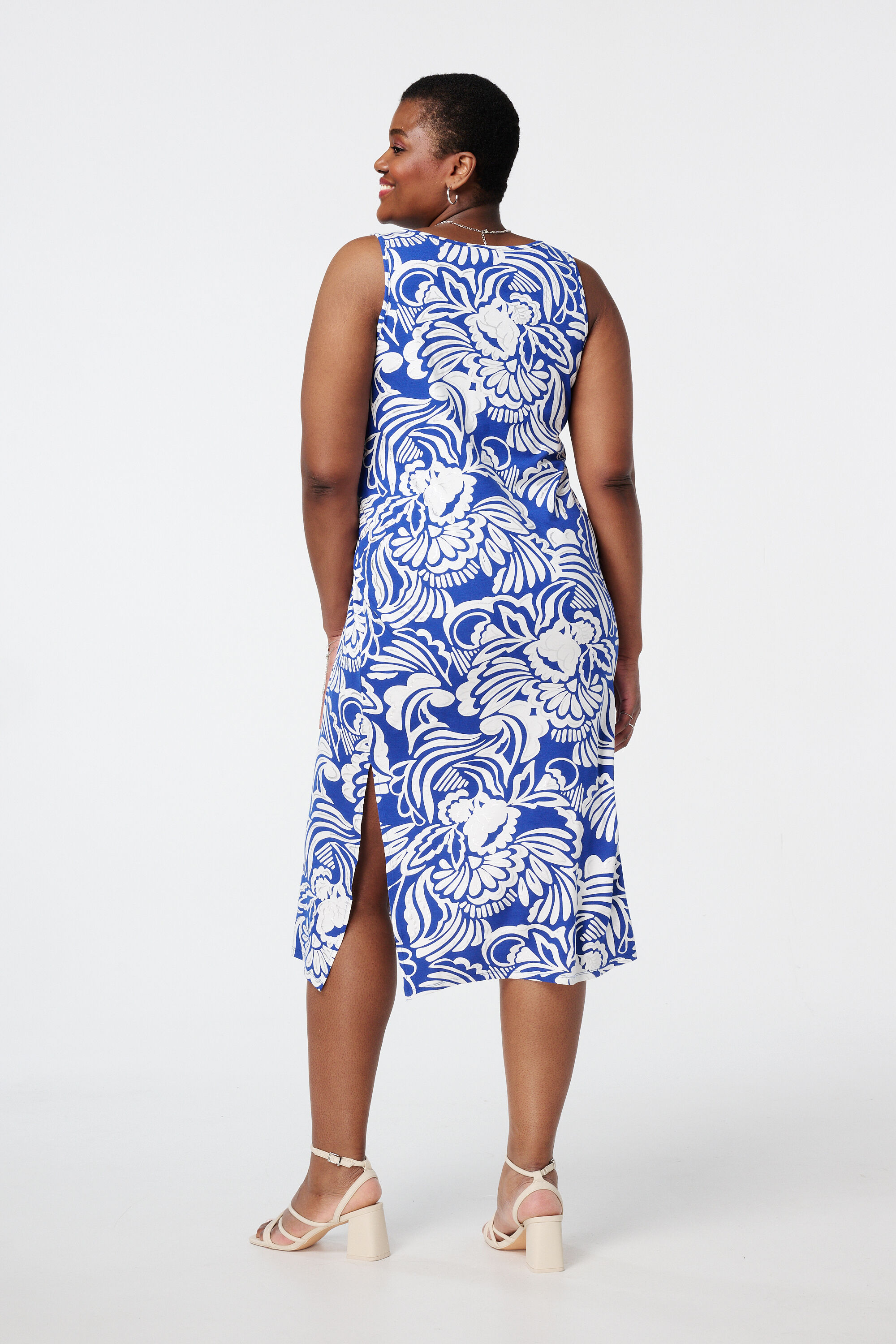 Maxikleid mit metallischen Verzierungen image number 3