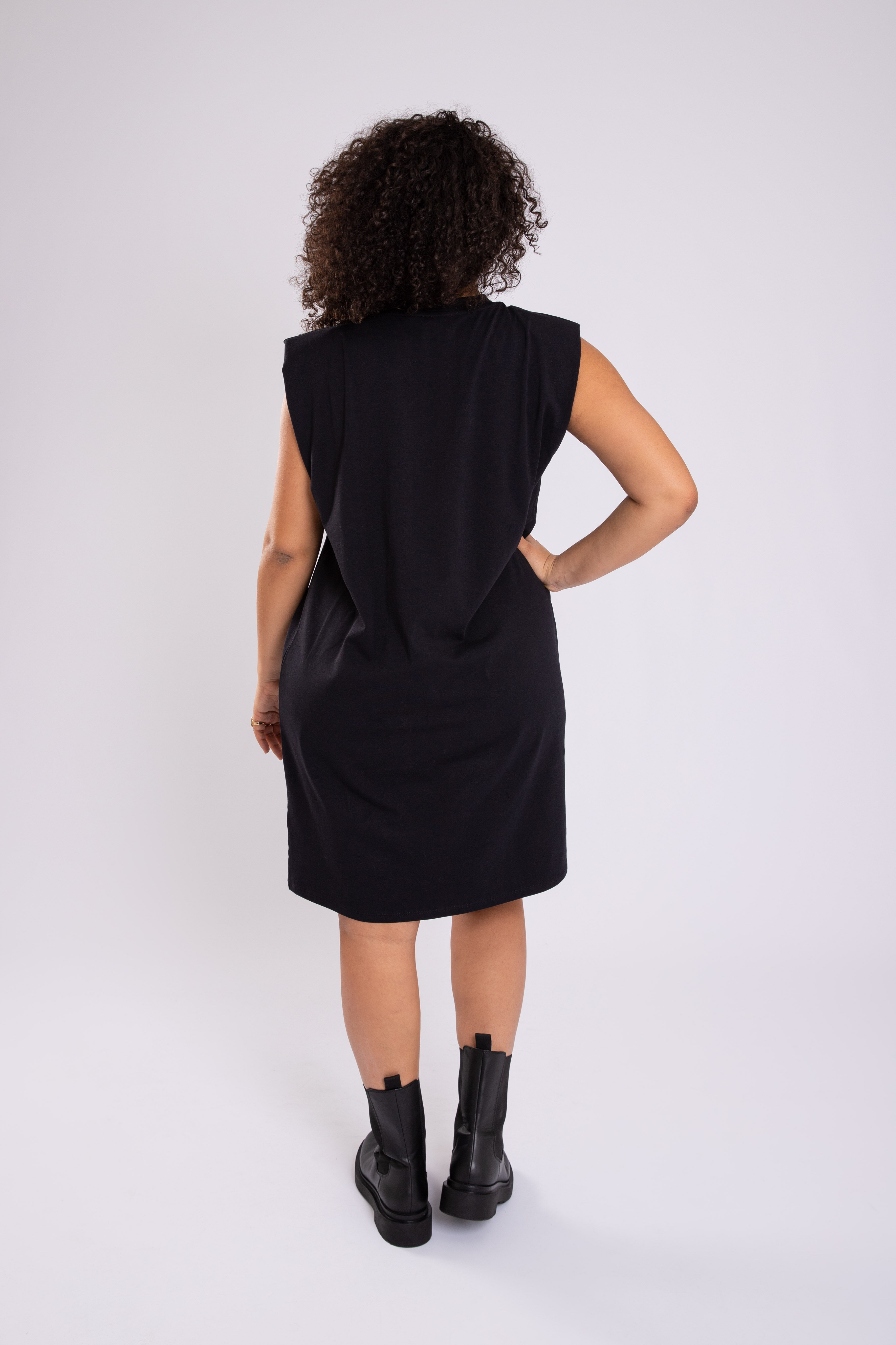 Kleid mit Schulterdetail image number 4