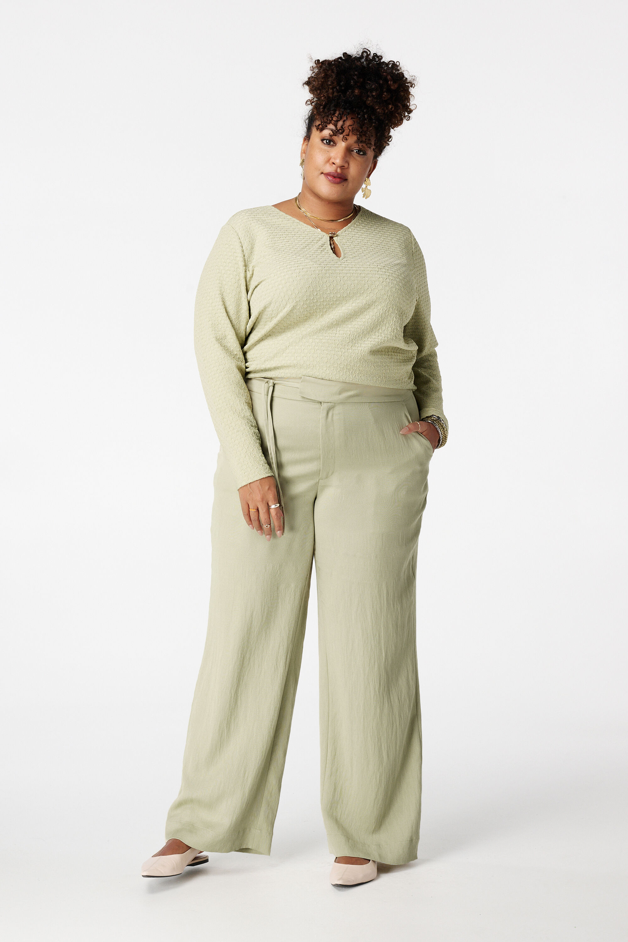 Weite Hose mit Wickelg&uuml;rtel