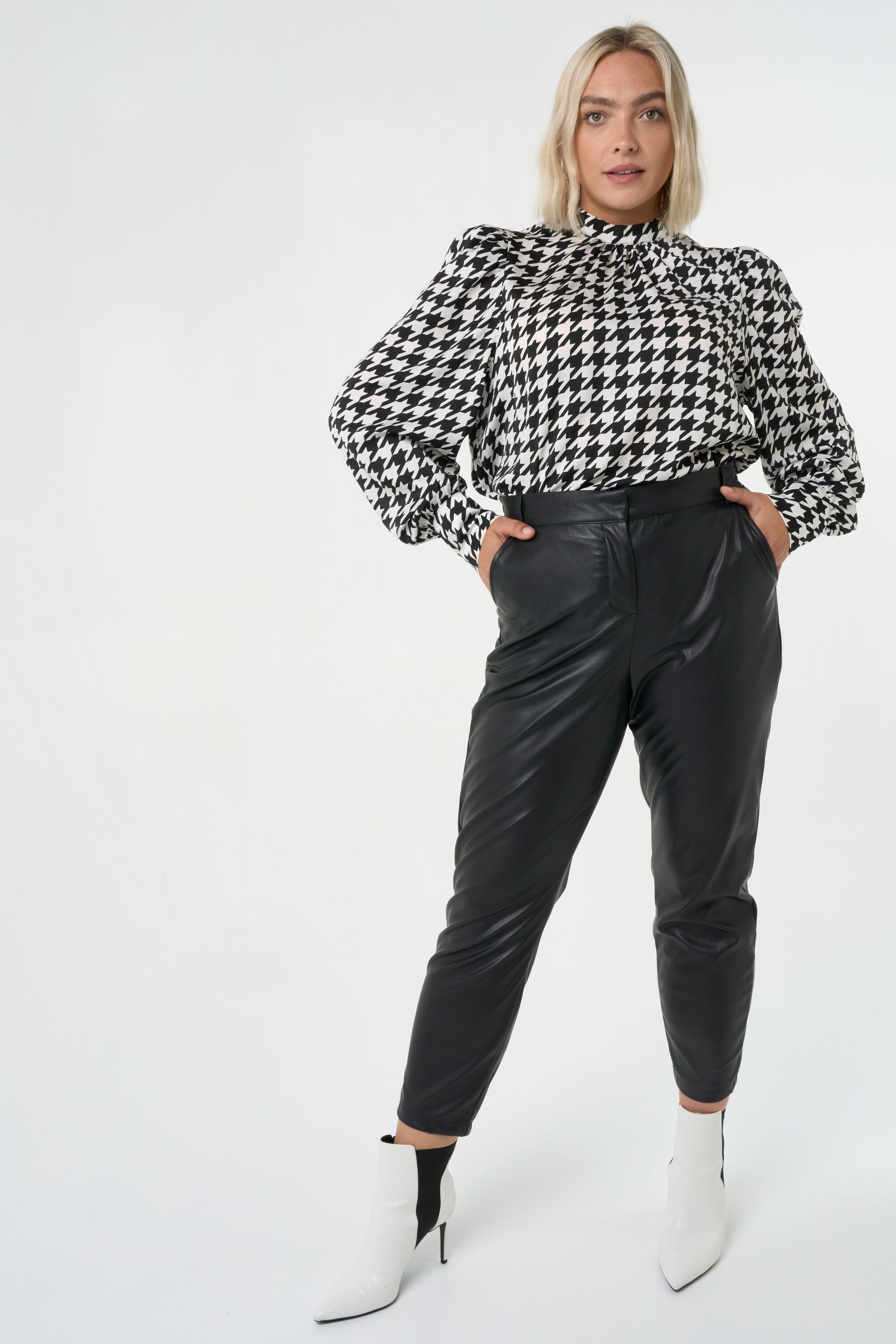 Kunstlederhose  image number 7