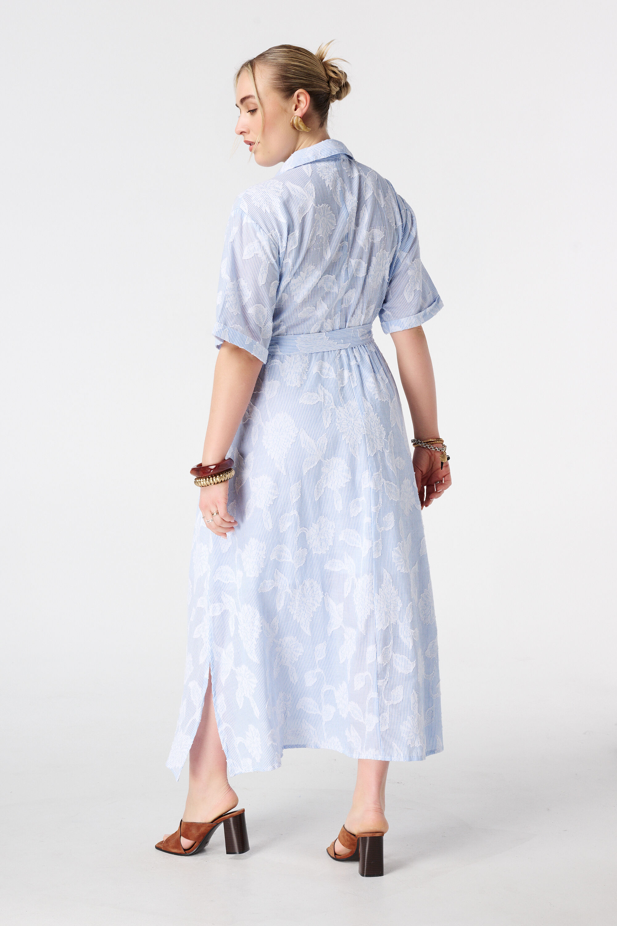 Gestreiftes Kleid mit Blumenmuster image number 3