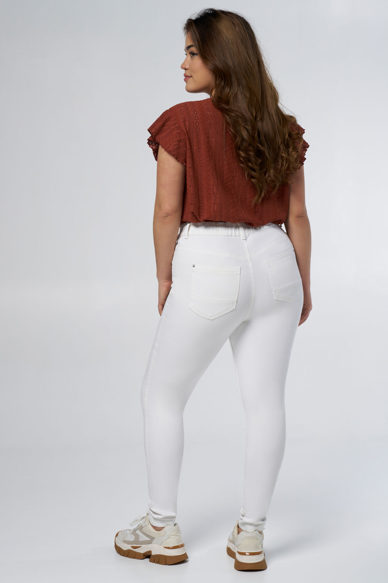 Skinny-Leg-Trekking image number 3