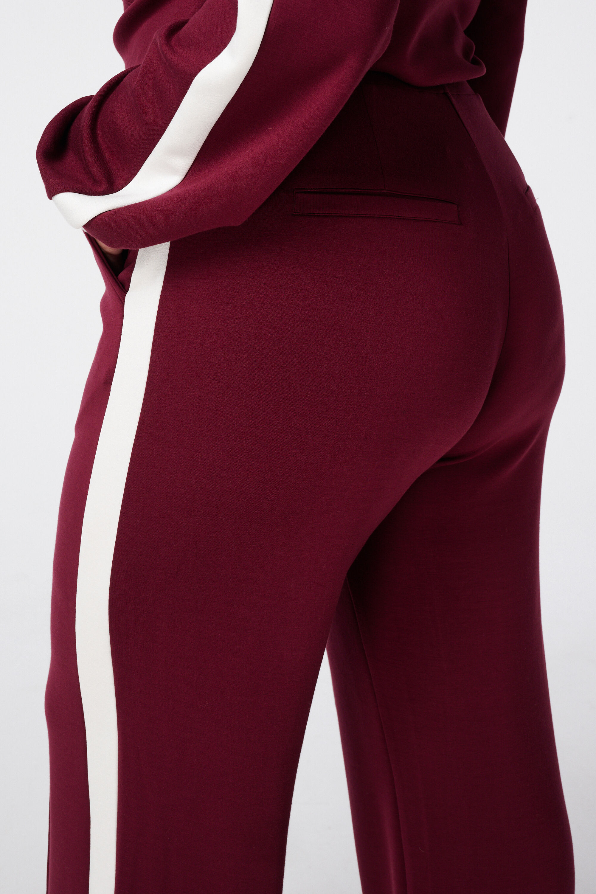 Sportliche Hosen image number 4