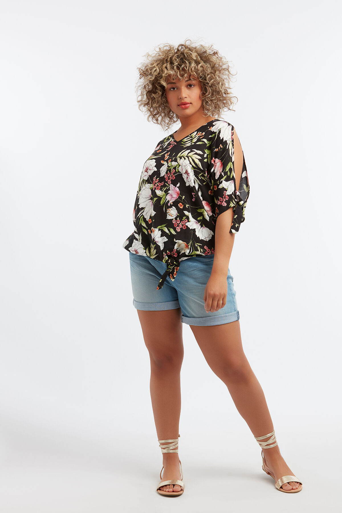 Bluse mit Knopfelement image number 0